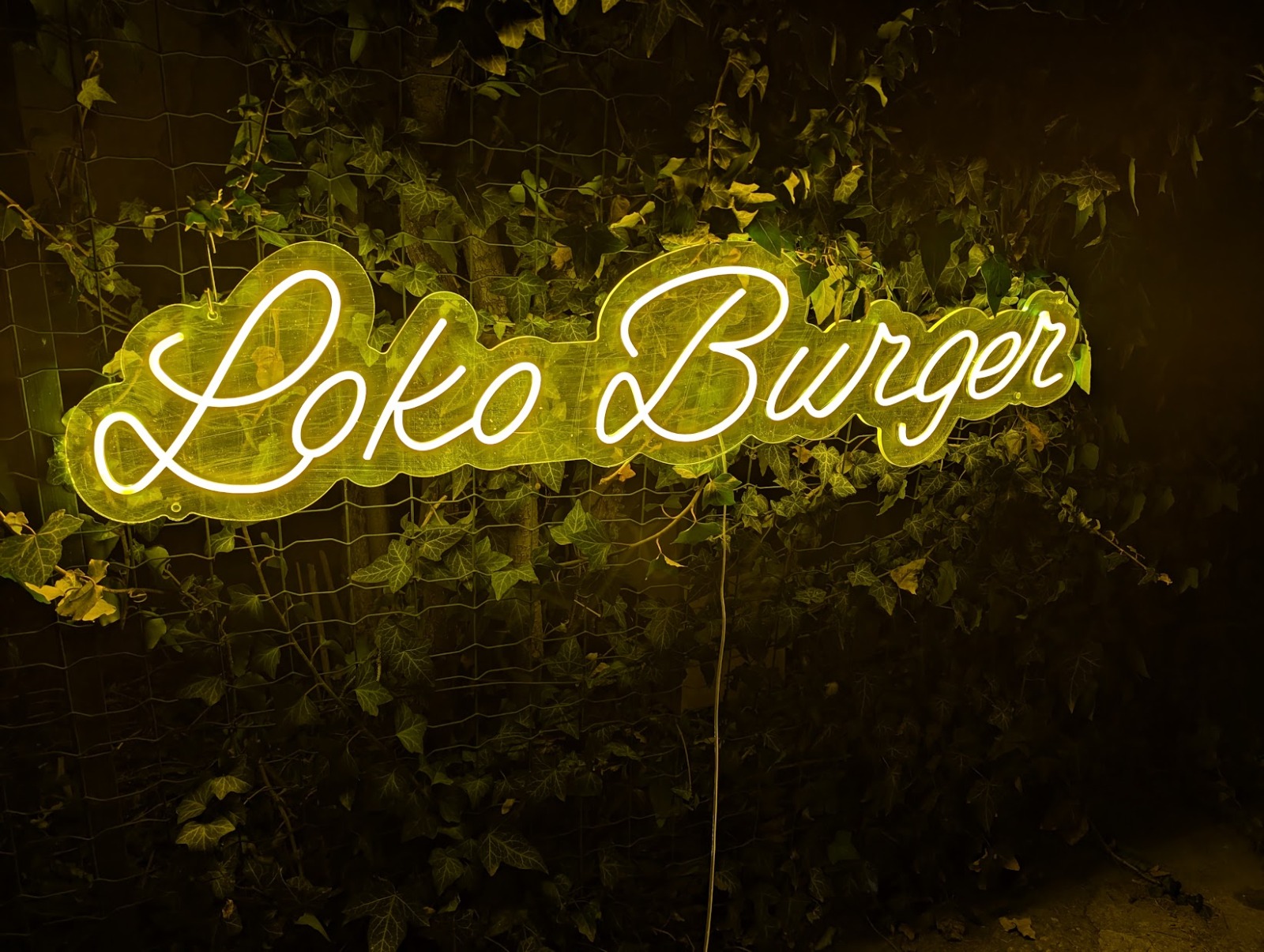 Reclama luminoasa LED Neon „Bita Color” – firma luminoasa cafenea, bar, restaurant HoReCa