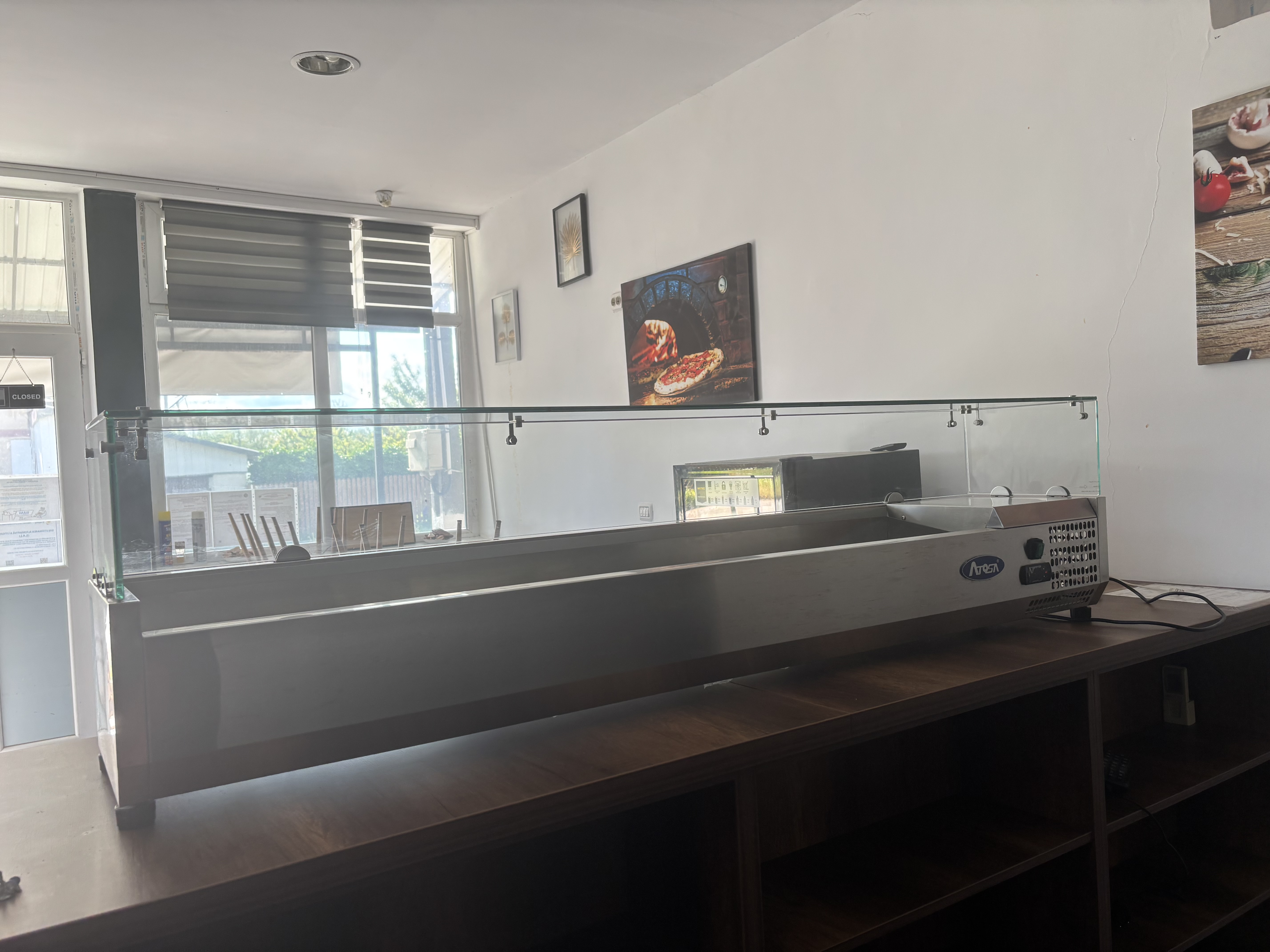 Vitrină de sosuri horeca