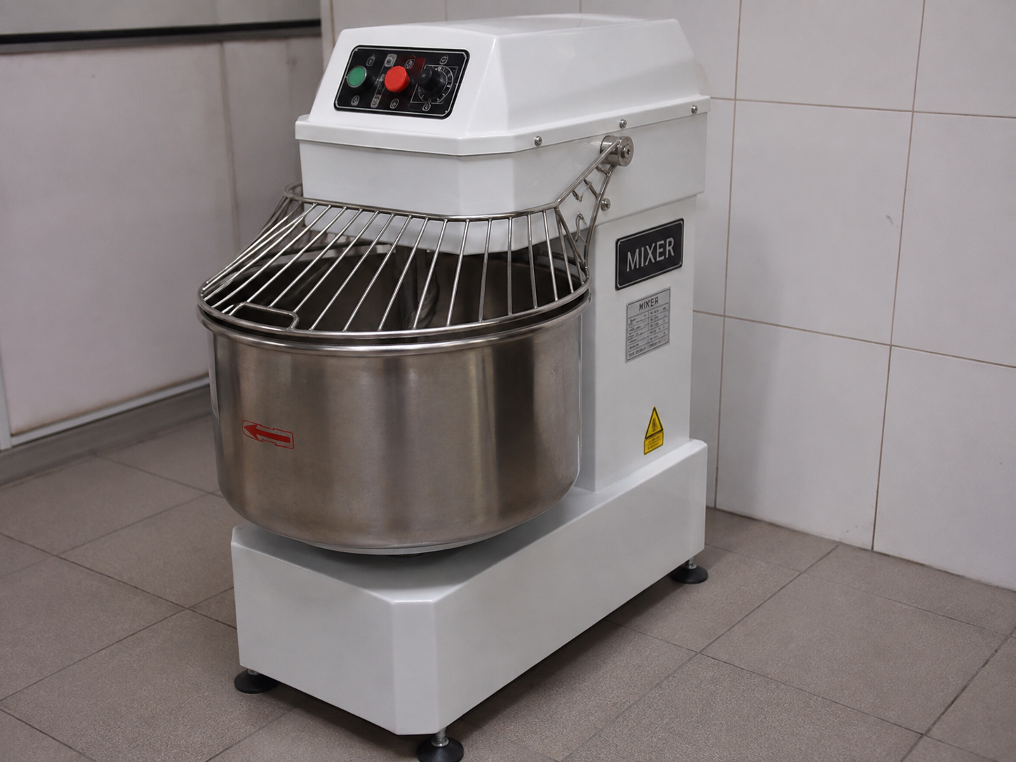 Caut malaxor profesional pentru 10 kg aluat – pizzerie, patiserie, panificatie