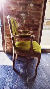 Set 2 fotolii stil Baroc din lemn masiv, catifea verde – cafenea, hotel, salon