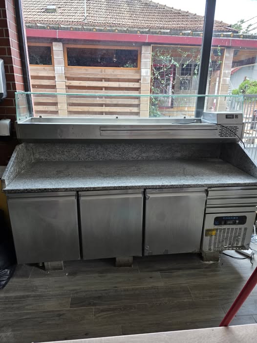 Masa rece pizza profesională 2 m – second hand, perfect funcțională – Cluj-Napoca