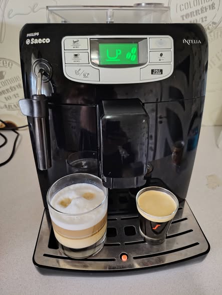Espressor automat Saeco Philips Intelia cu rasnita ceramica – cafea boabe si macinata - Imagine 3