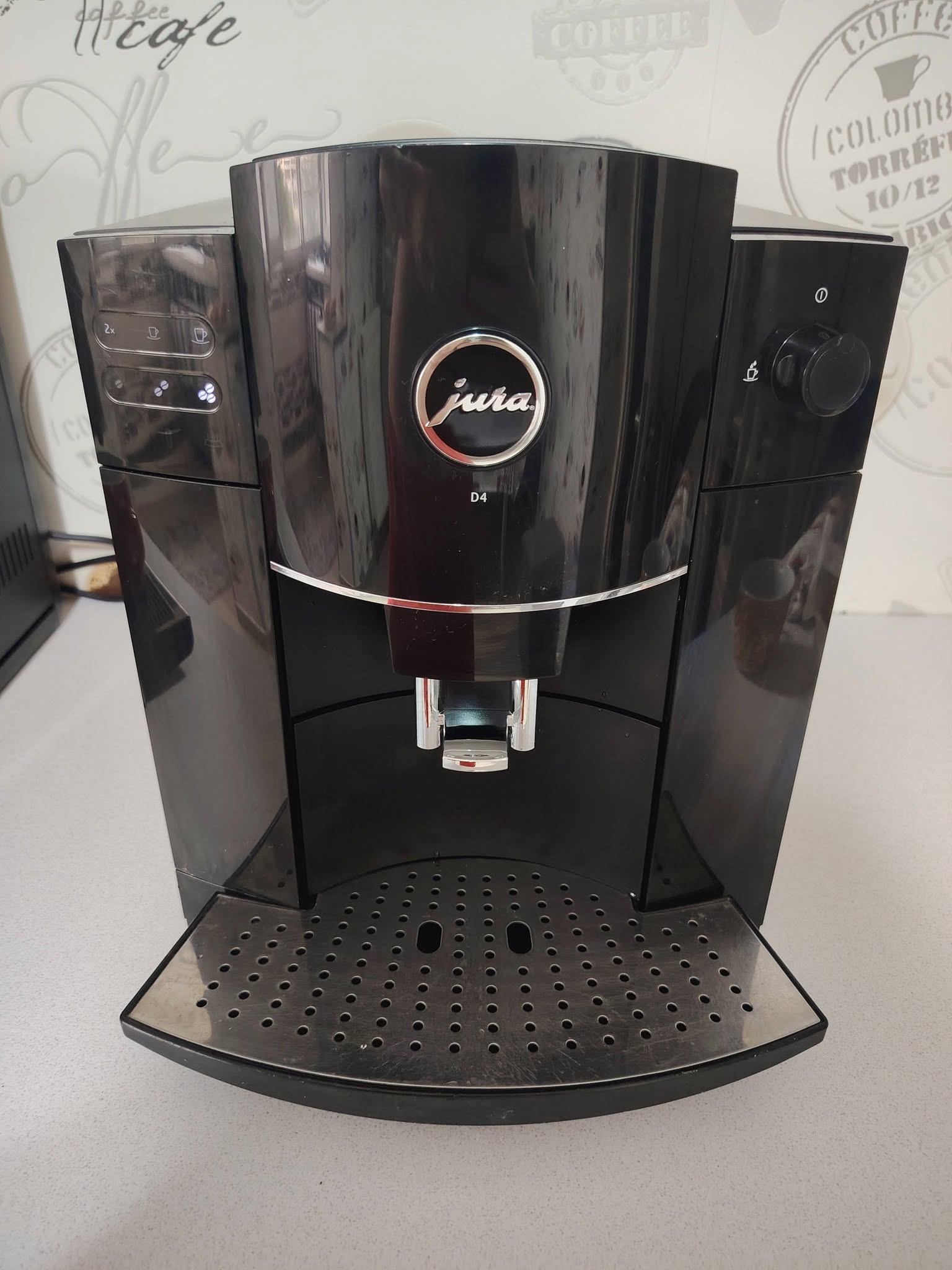 Espressor automat JURA D4 – cafea boabe si macinata, revizuit, garnituri schimbate