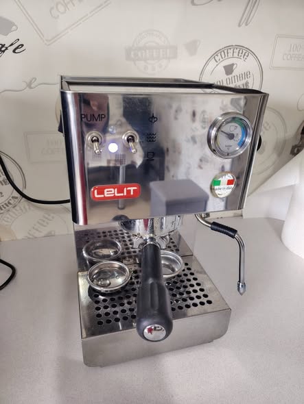 Espressor profesional Lelit cu portafiltru – DEFECT, pentru reparatie sau piese