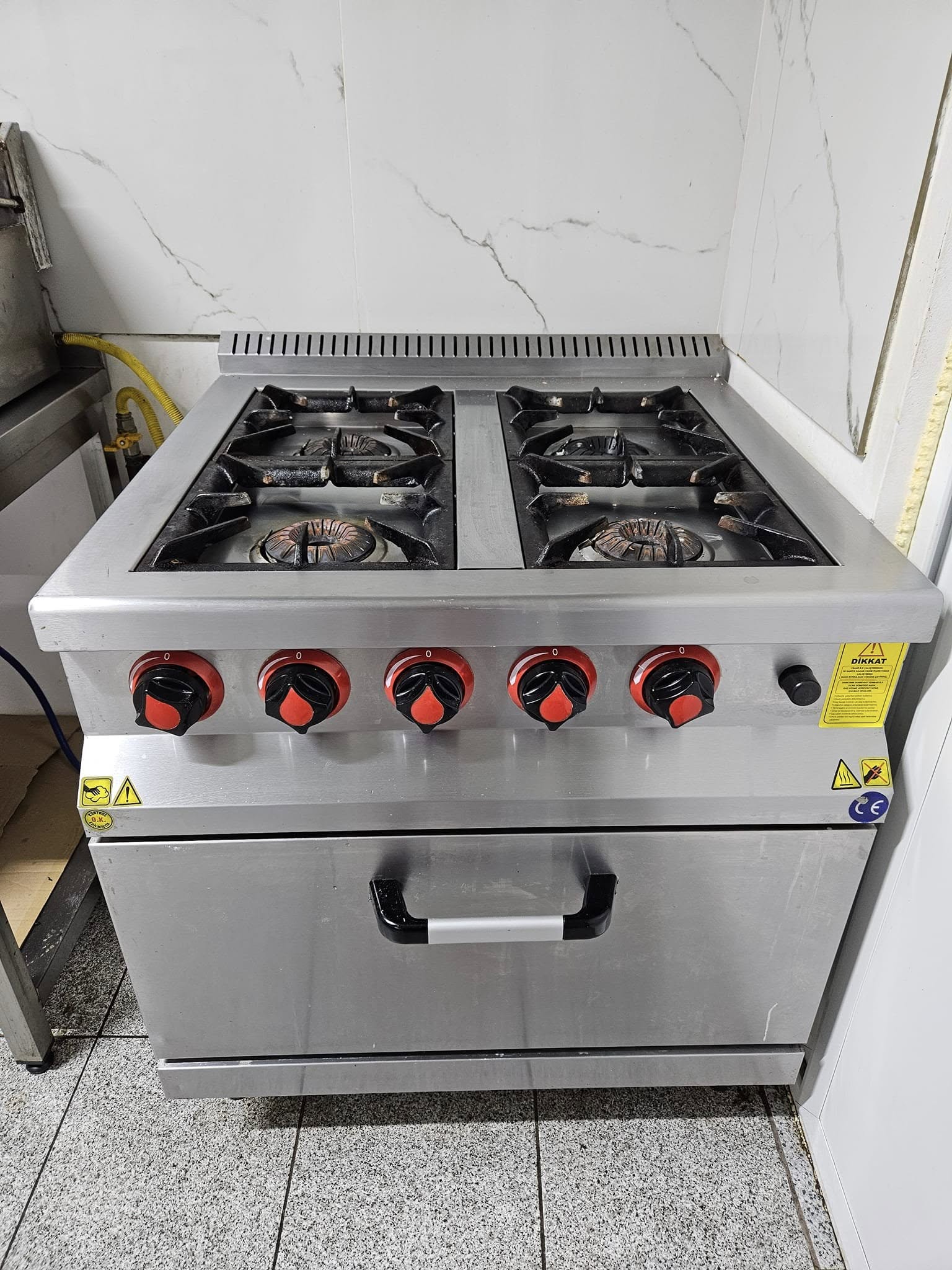 Aragaz profesional pe gaz cu 5 arzatoare si cuptor HoReCa