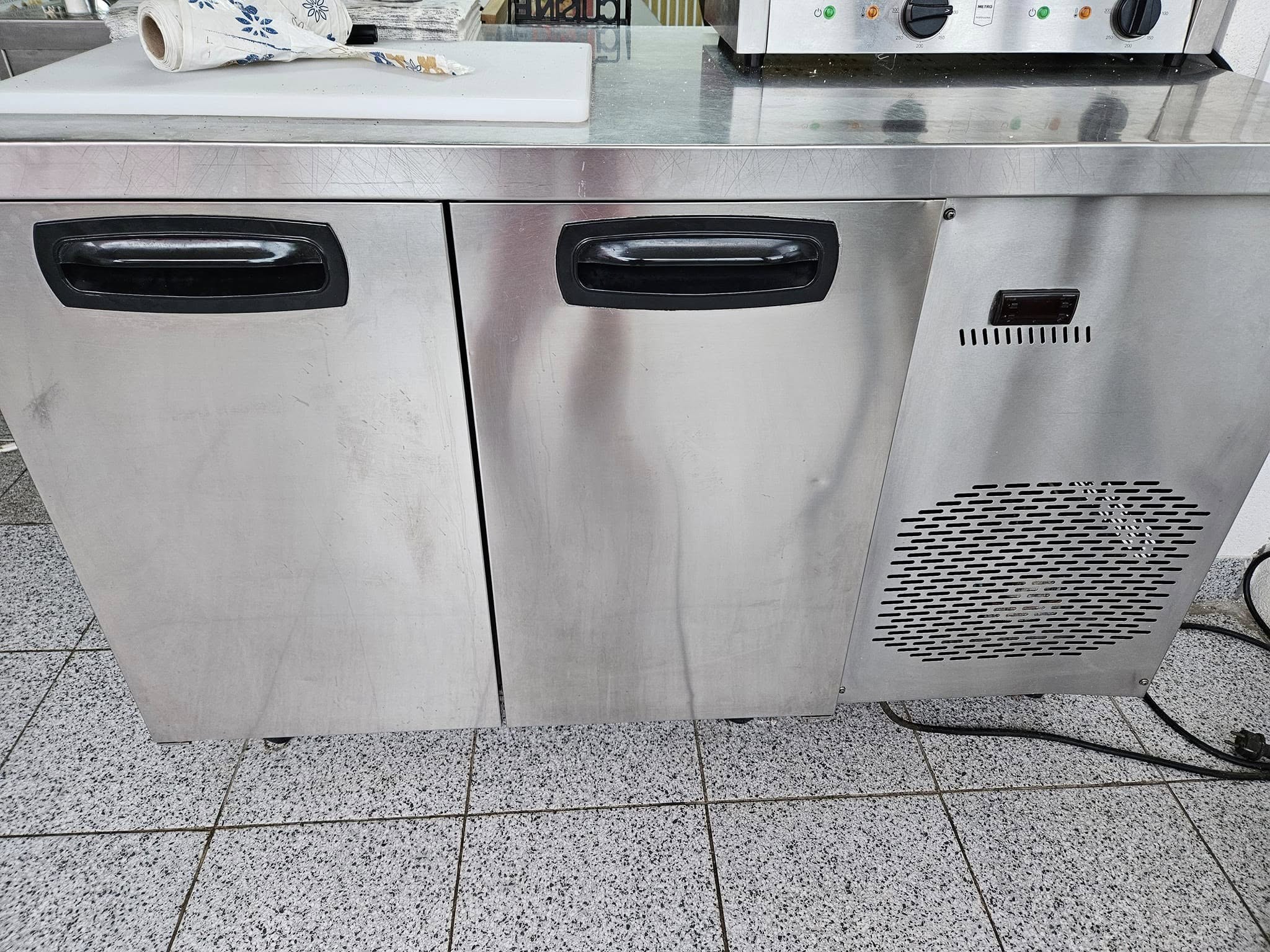 Masa frigorifica profesionala inox cu 2 usi si agregat frigorific HoReCa