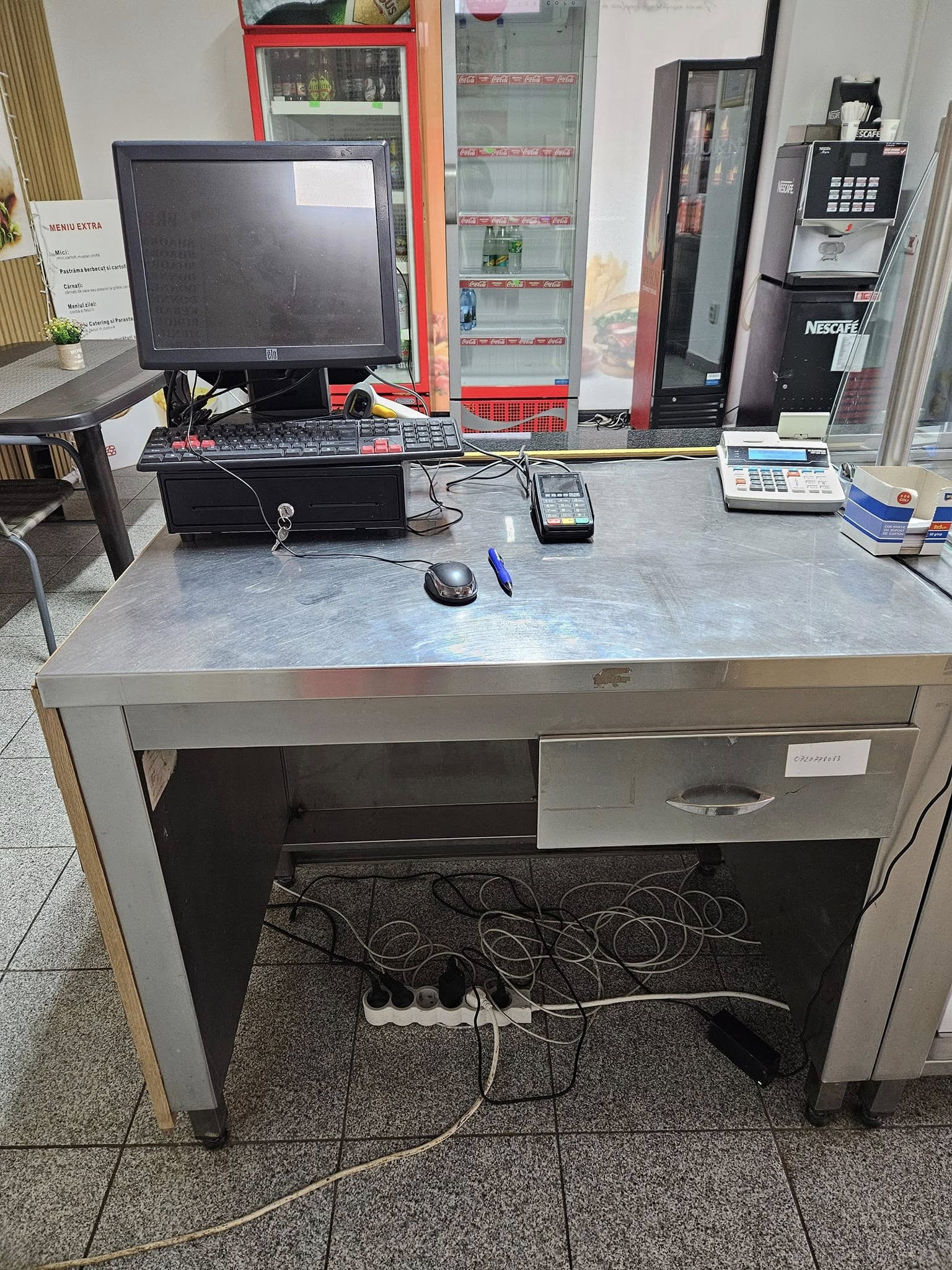 Masa de lucru profesionala din inox pentru HoReCa cu sertar
