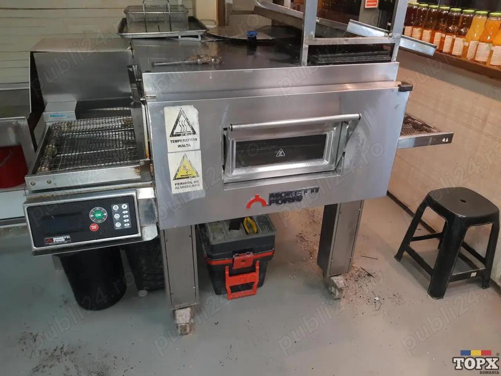 Cuptor profesional pizza Moretti Forni cu banda transportoare - pizzerie HoReCa