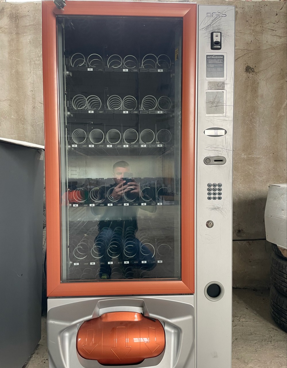 Automat Vending FAS Krystal 175 Snack & Food cu Racire – Profesional - Imagine 3