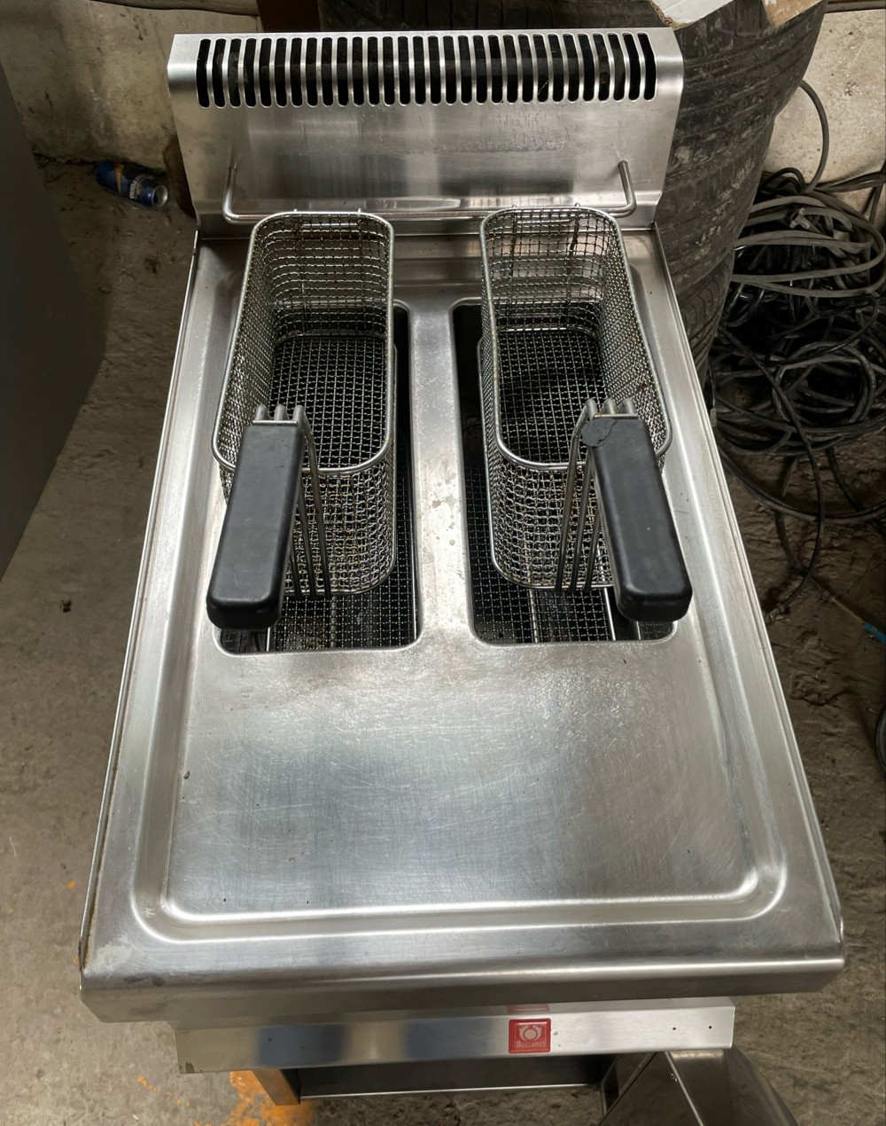 Friteuza profesionala pe gaz BERTOS 7+7 L, 2 cuve, 9.2 kW – Italia, Second Hand