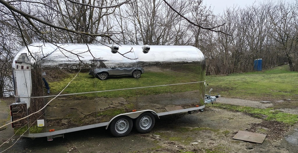 Rulotă Food Truck Airstream 5,5 m – complet echipată, inox, omologată RAR – Ilfov - Imagine 3