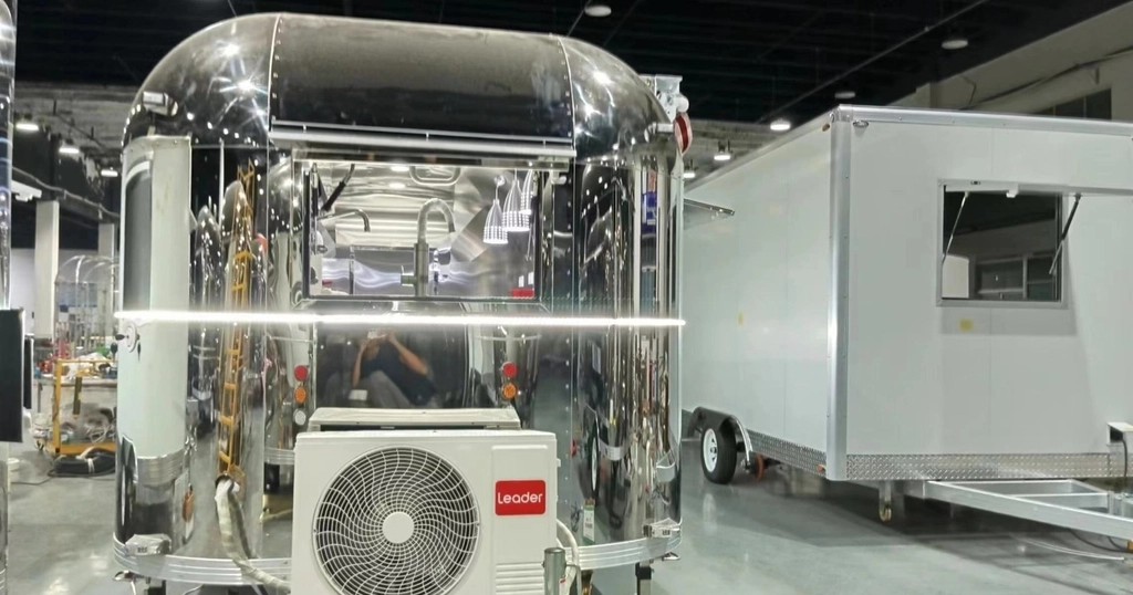 Food Truck Airstream profesional 5,5 m – complet utilat HoReCa, inox, RAR – 2024