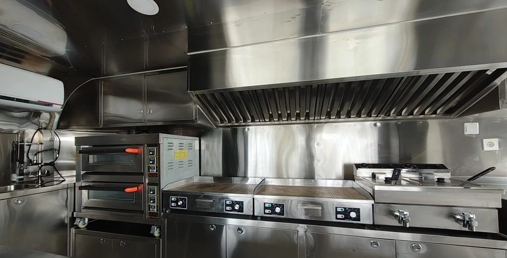Food Truck Airstream profesional 5,5 m – complet utilat HoReCa, inox, RAR – 2024 - Imagine 3