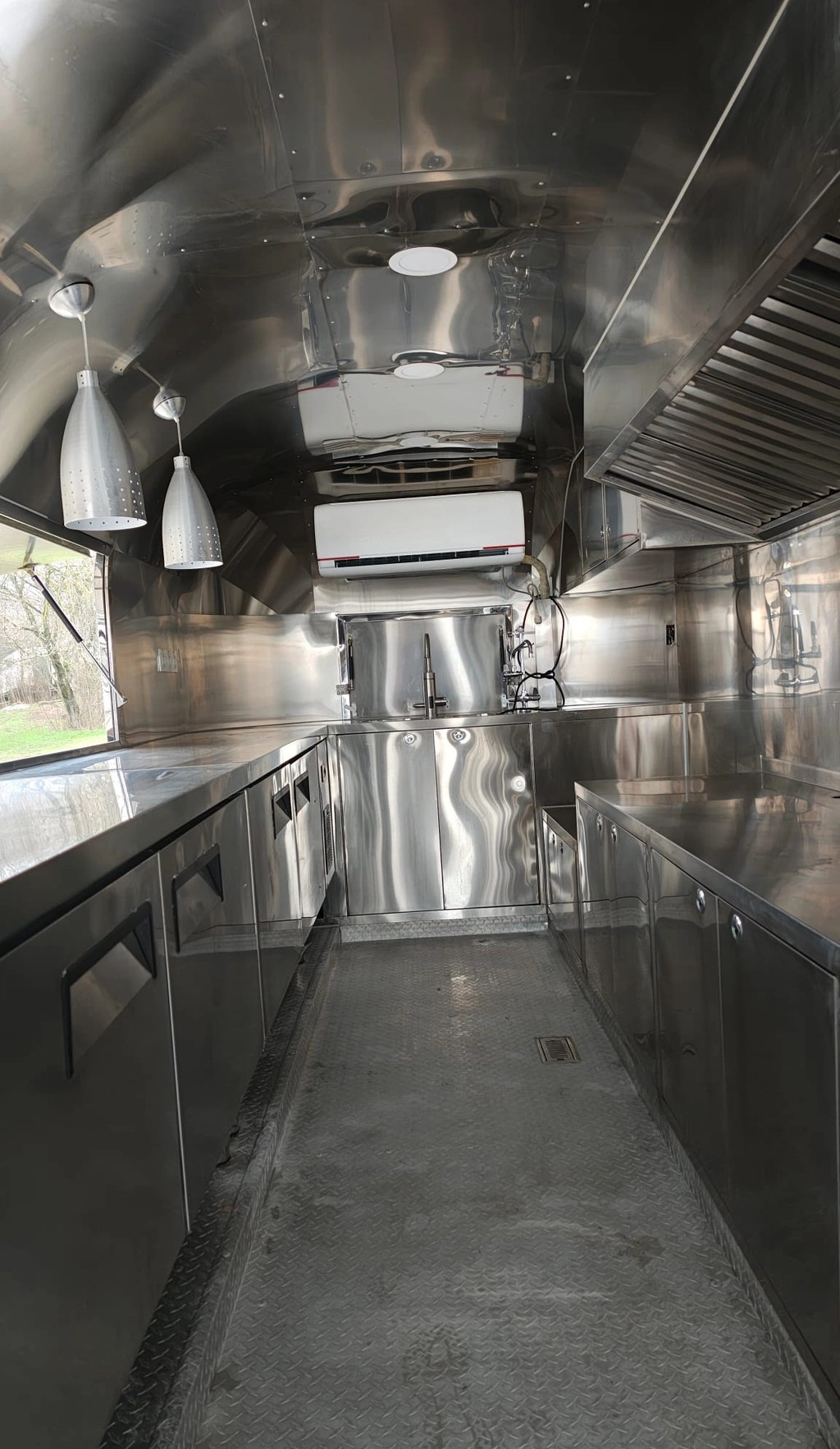 Food Truck profesional la cheie – rulotă Airstream inox complet utilată, 2024, Buftea Ilfov