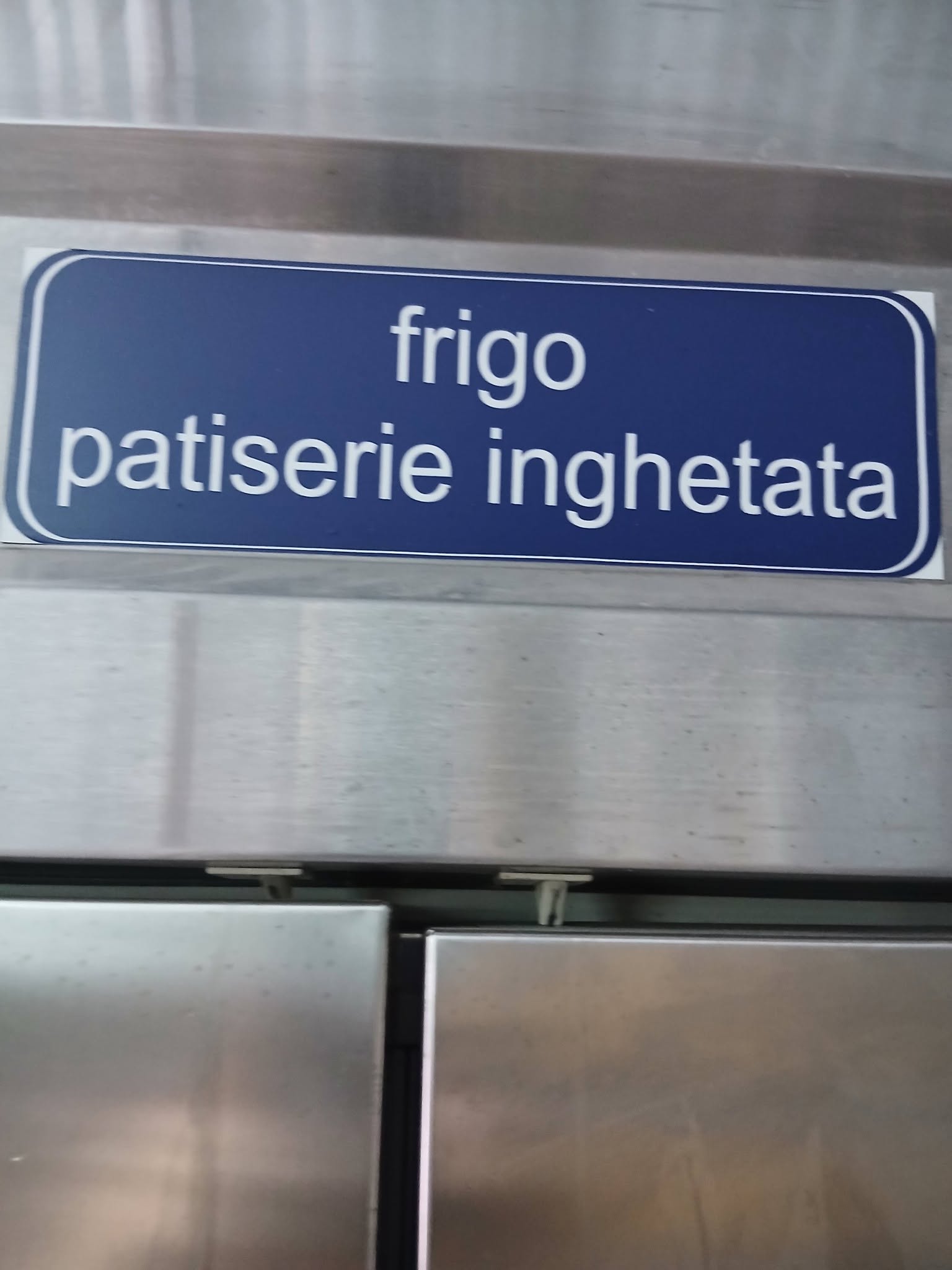 Vitrina frigorifica verticala profesionala 2 usi – lactate, mezeluri, patiserie, HoReCa - Imagine 2