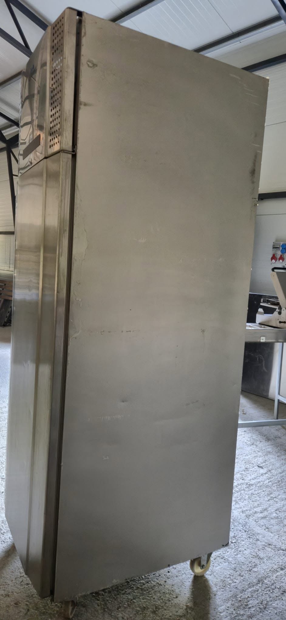 Frigider profesional inox Gram 560L – HoReCa, 220V, pe roti, stare perfecta - Imagine 4