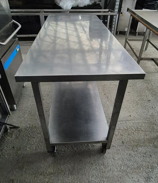 Masa inox profesionala HoReCa 170x70x100 cm – cu polita si roti, 2 bucati disponibile - Imagine 2