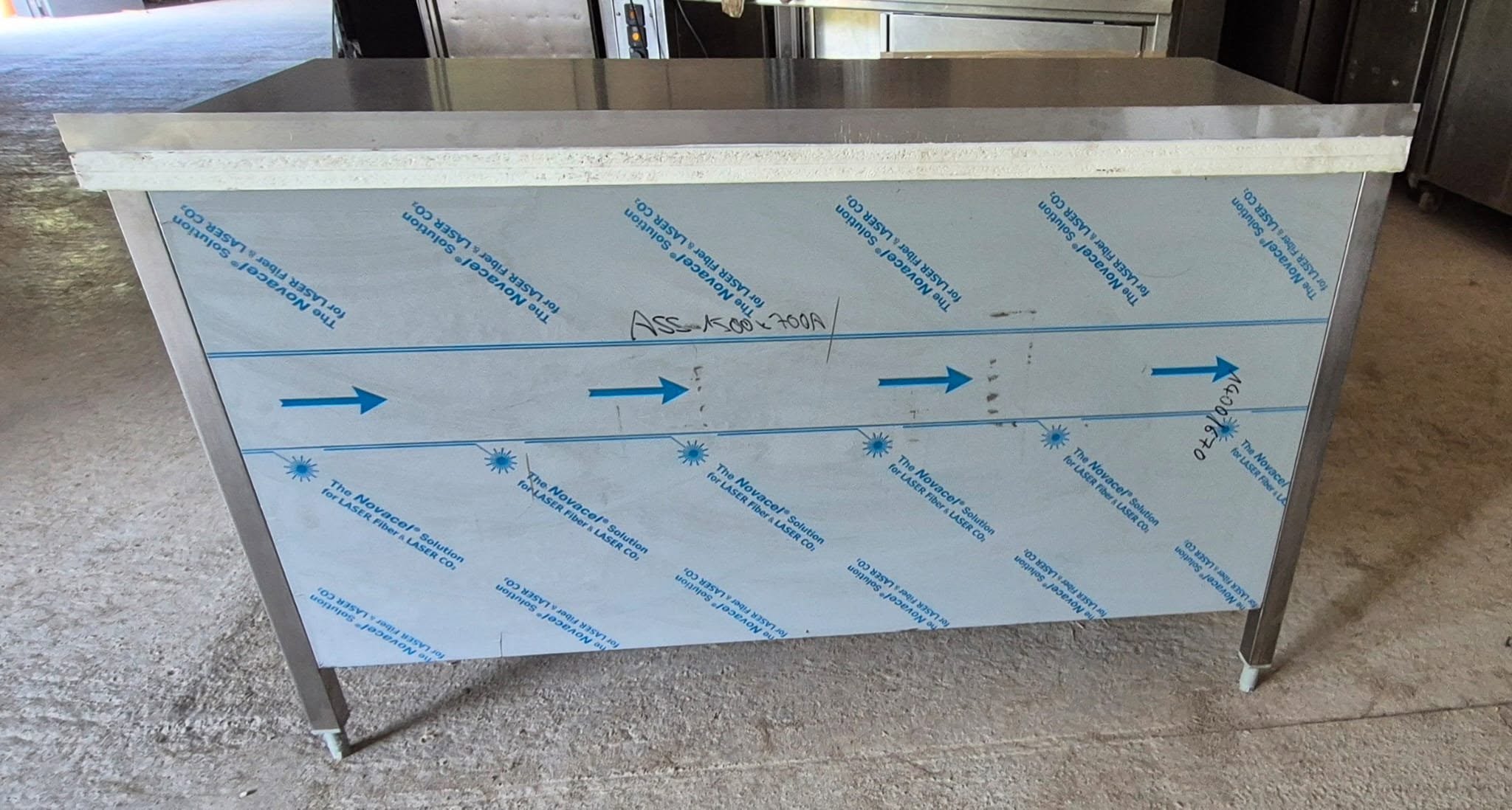 Masa inox tip dulap profesionala 150x70 cm – usi glisante, rebord, HoReCa - Imagine 2