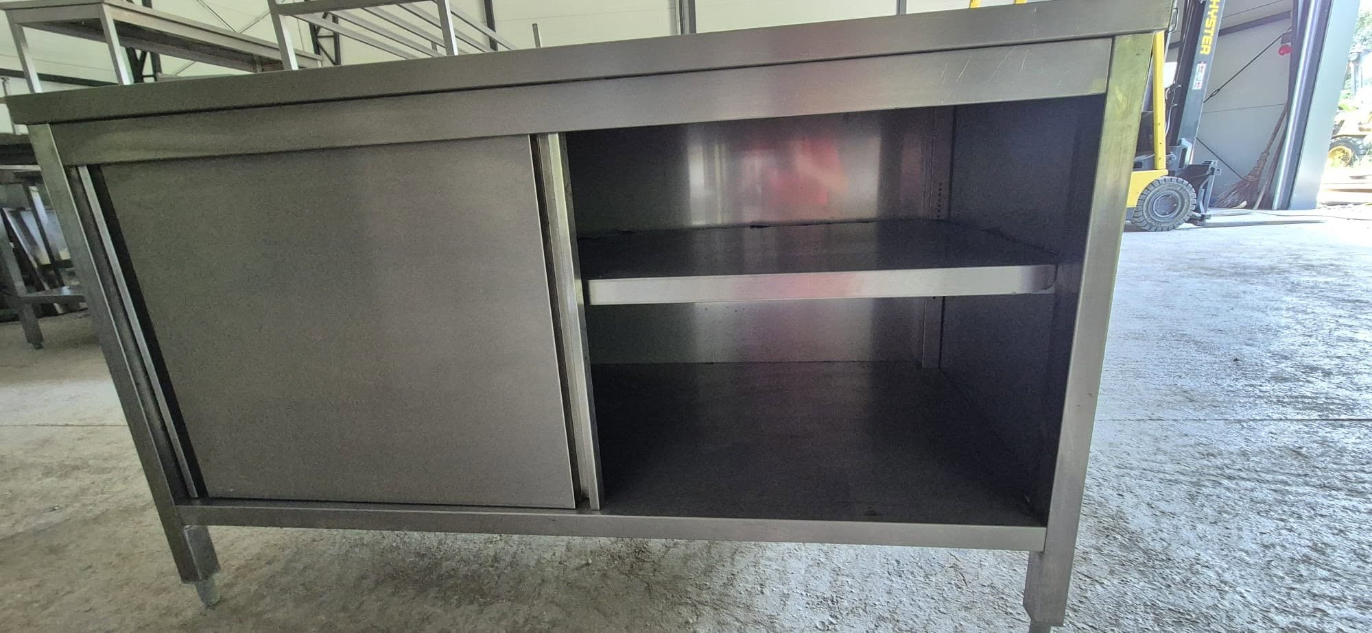 Dulap inox profesional cu blat de lucru si rebord 150x70x85 cm – mobilier HoReCa