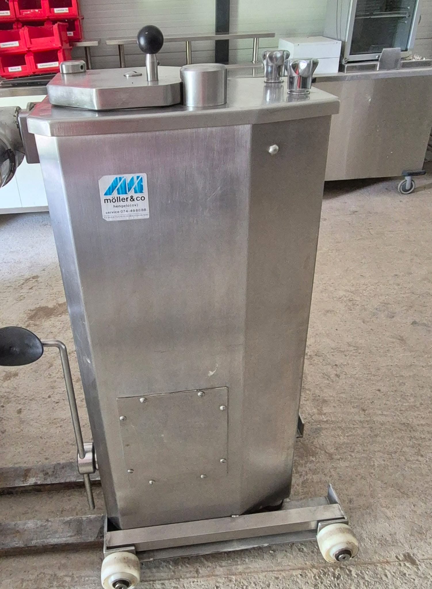 Masina profesionala de umplut mezeluri hidraulica 20L – 400V, cu aparat de portionat - Imagine 2