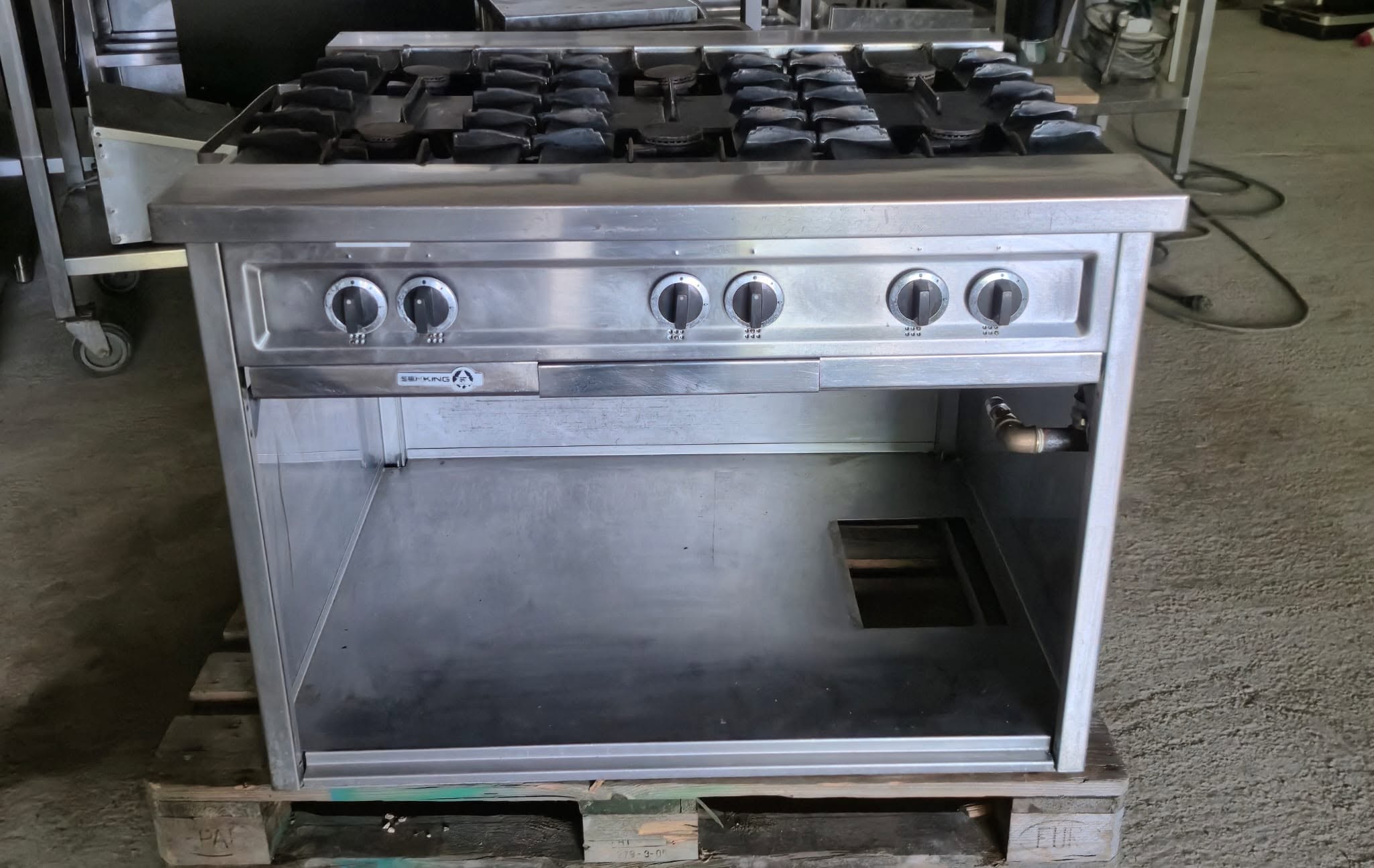 Aragaz profesional HoReCa pe gaz cu 6 arzatoare – masina de gatit 16 kW, 100x90 cm