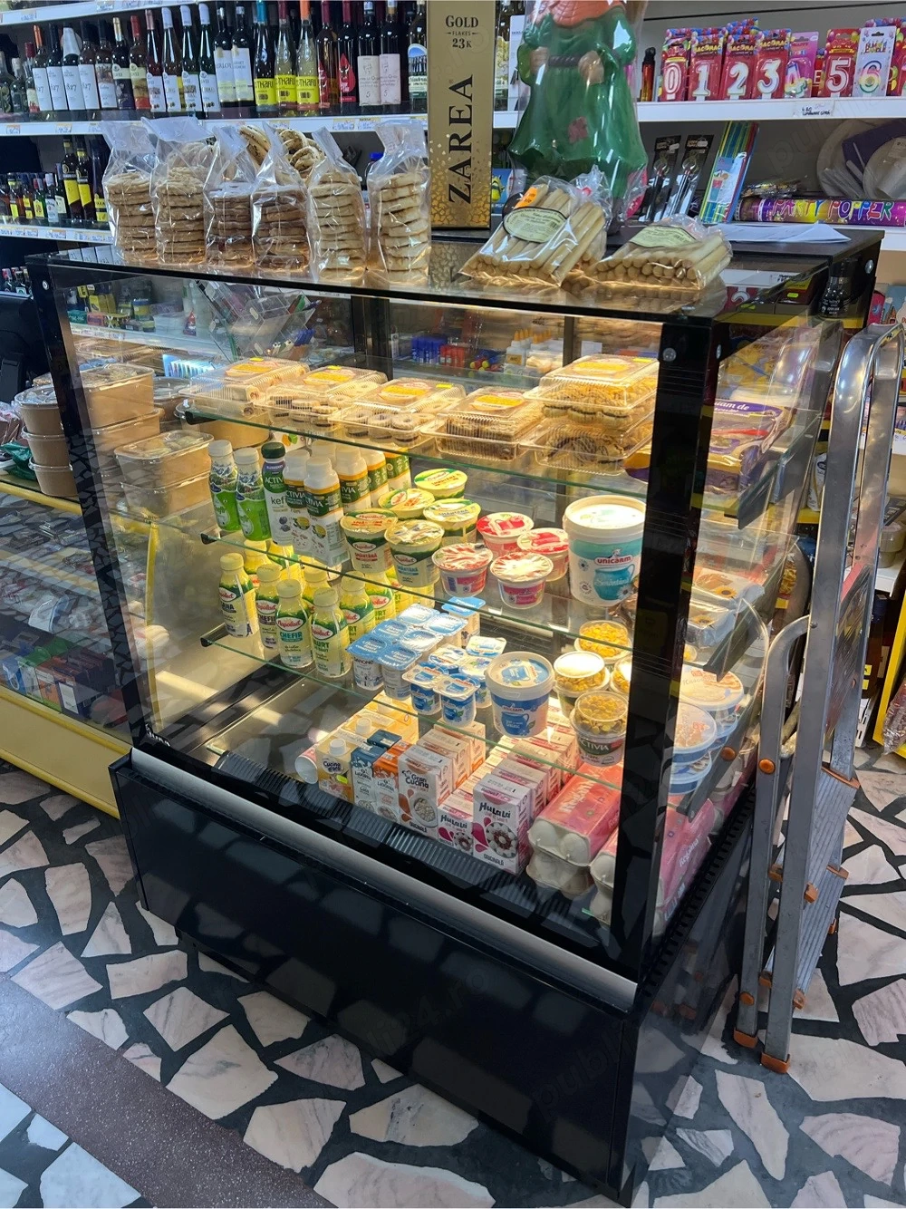 Vitrine frigorifice profesionale pentru magazin – diferite dimensiuni, Sibiu