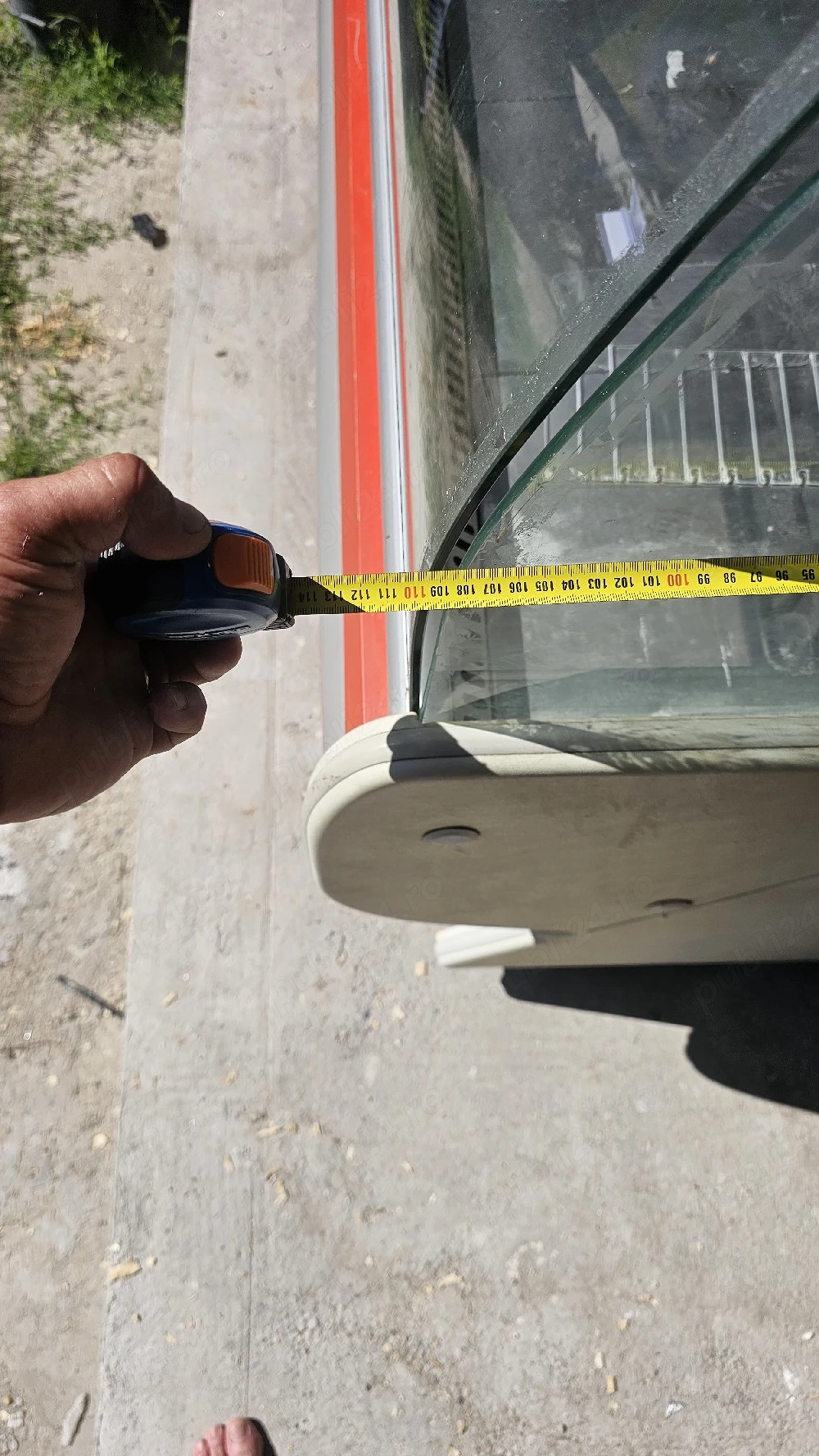 Vitrina frigorifica profesionala pentru mezeluri cu geam curbat – 2,30 m, Balcesti Valcea - Imagine 3