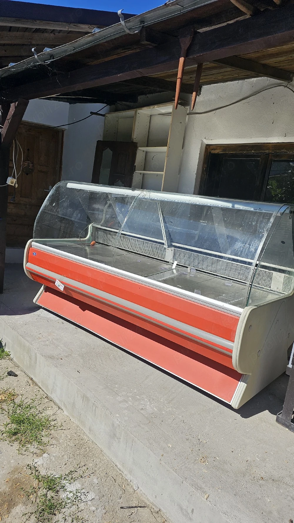 Vitrina frigorifica mezeluri 230 cm cu geam curbat – profesionala SH, functionala - Imagine 3