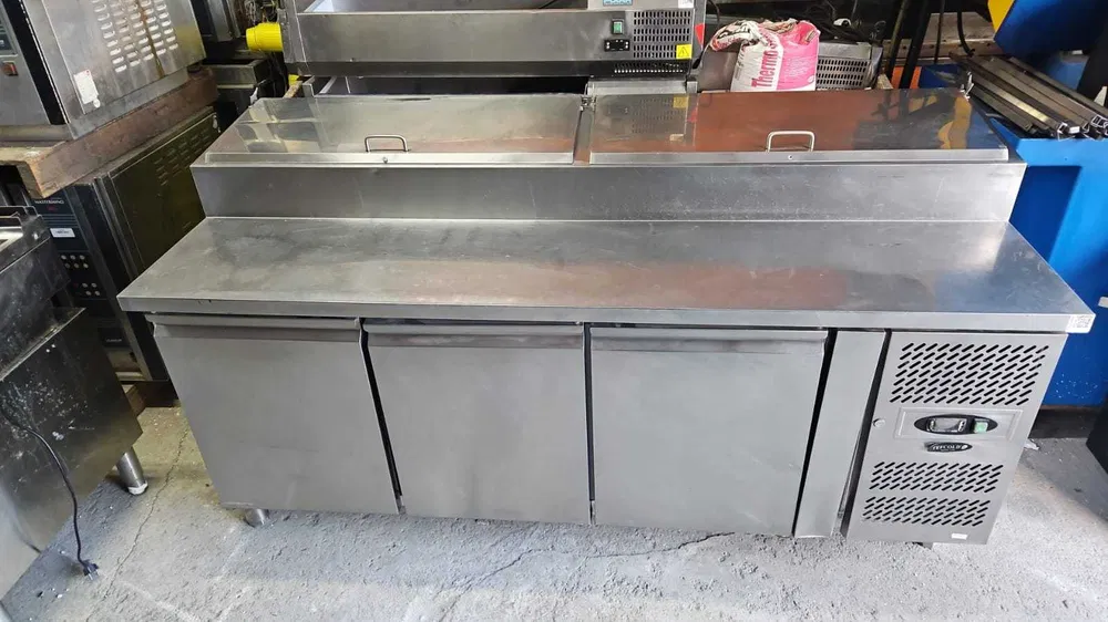 Masa rece pizza profesionala SH 3 usi inox cu salatiera - pizzerie HoReCa