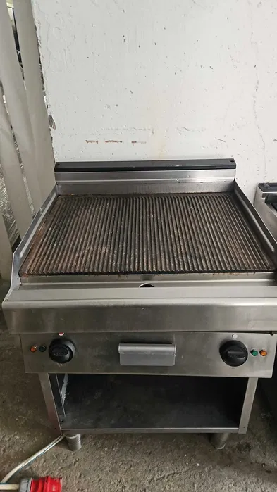 Grill profesional striat SH – plita grill restaurant HoReCa