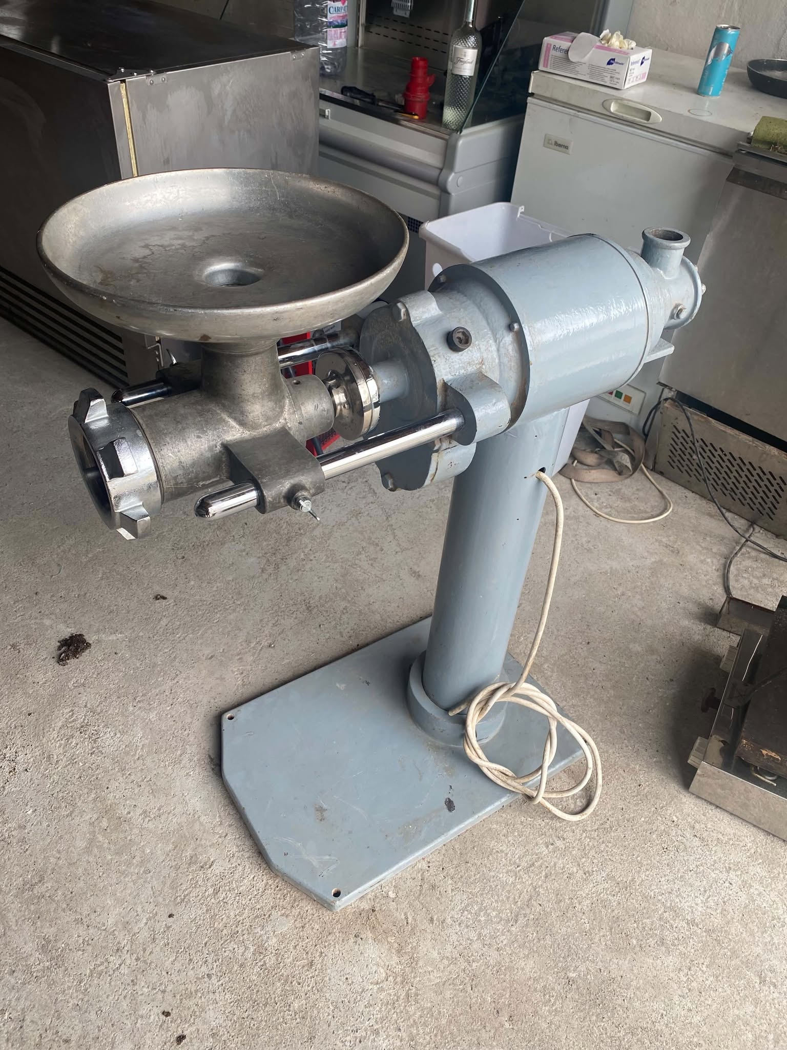 Masina de Tocat Carne Profesionala Industriala 380V cu Accesorii - HoReCa SH