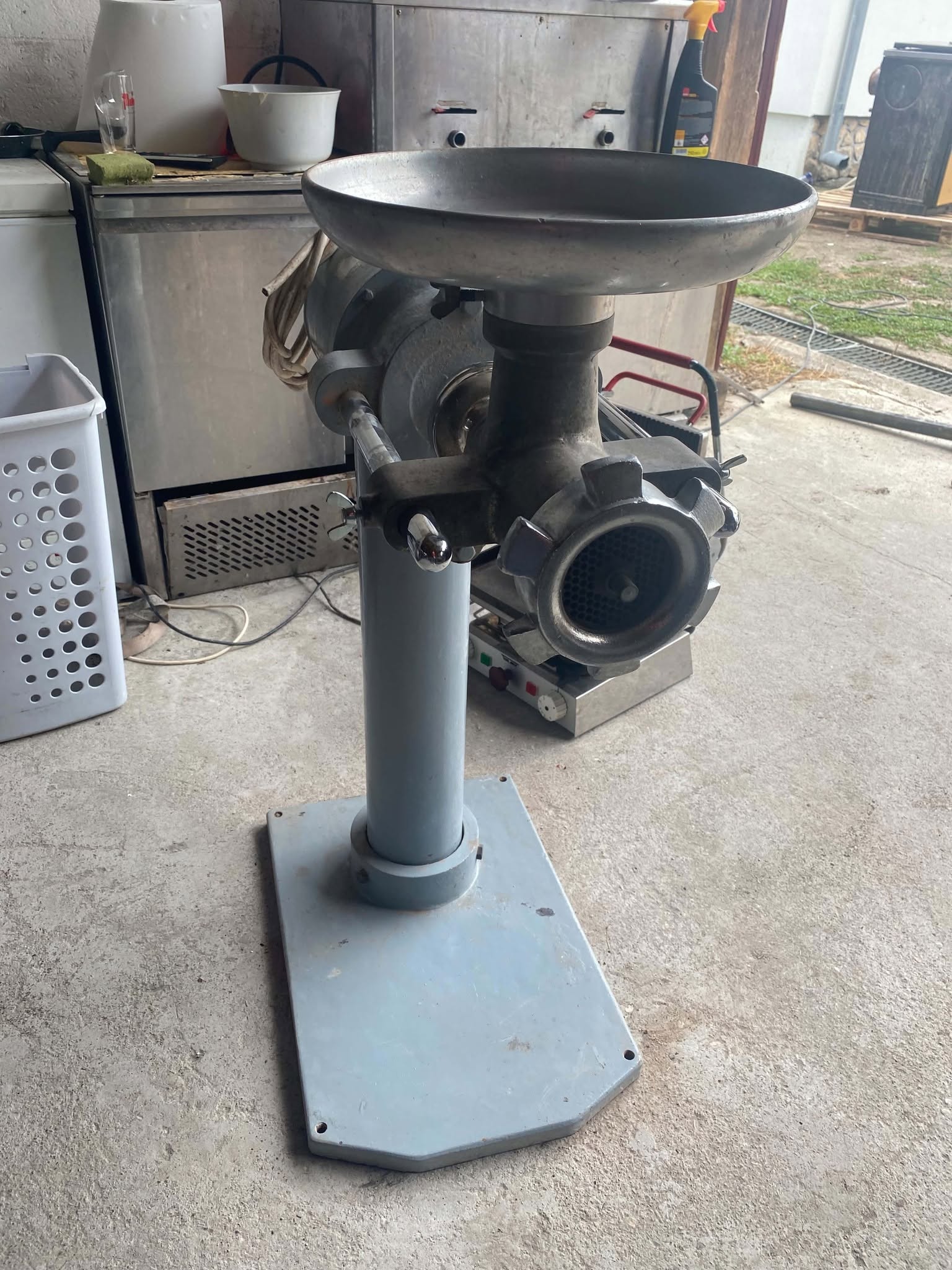 Masina de Tocat Carne Profesionala Industriala 380V pe Picior - Carmangerie HoReCa SH - Imagine 3
