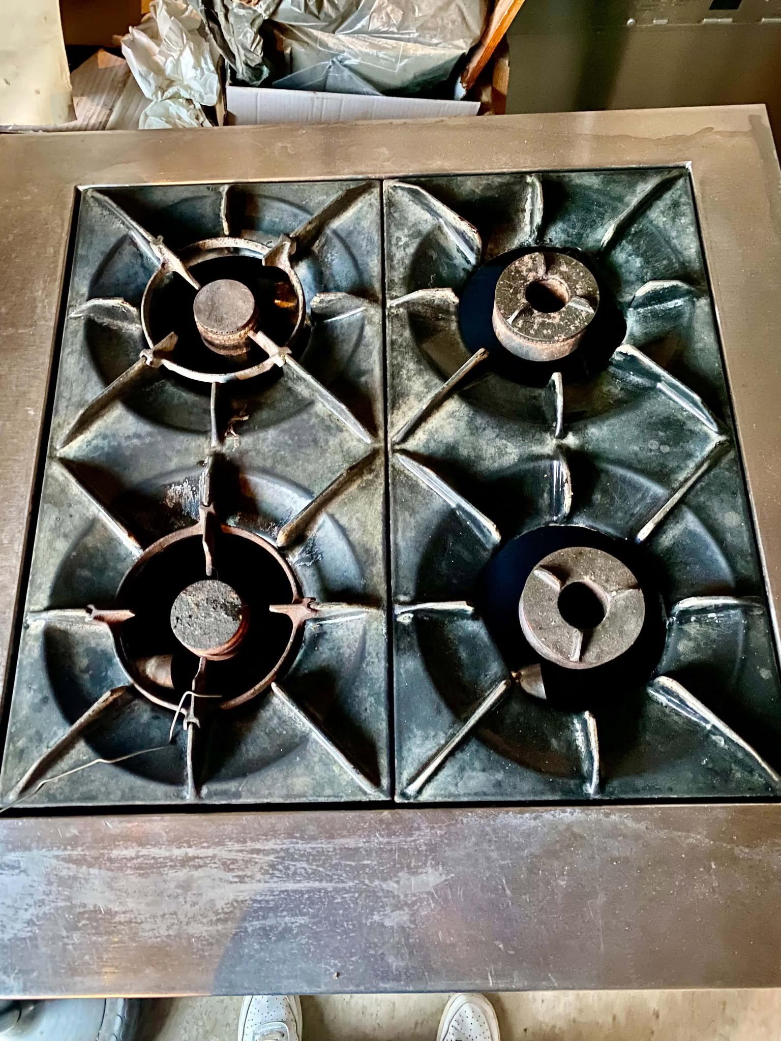 Aragaz Profesional pe Gaz 4 Arzatoare Inox - Masina de Gatit HoReCa SH
