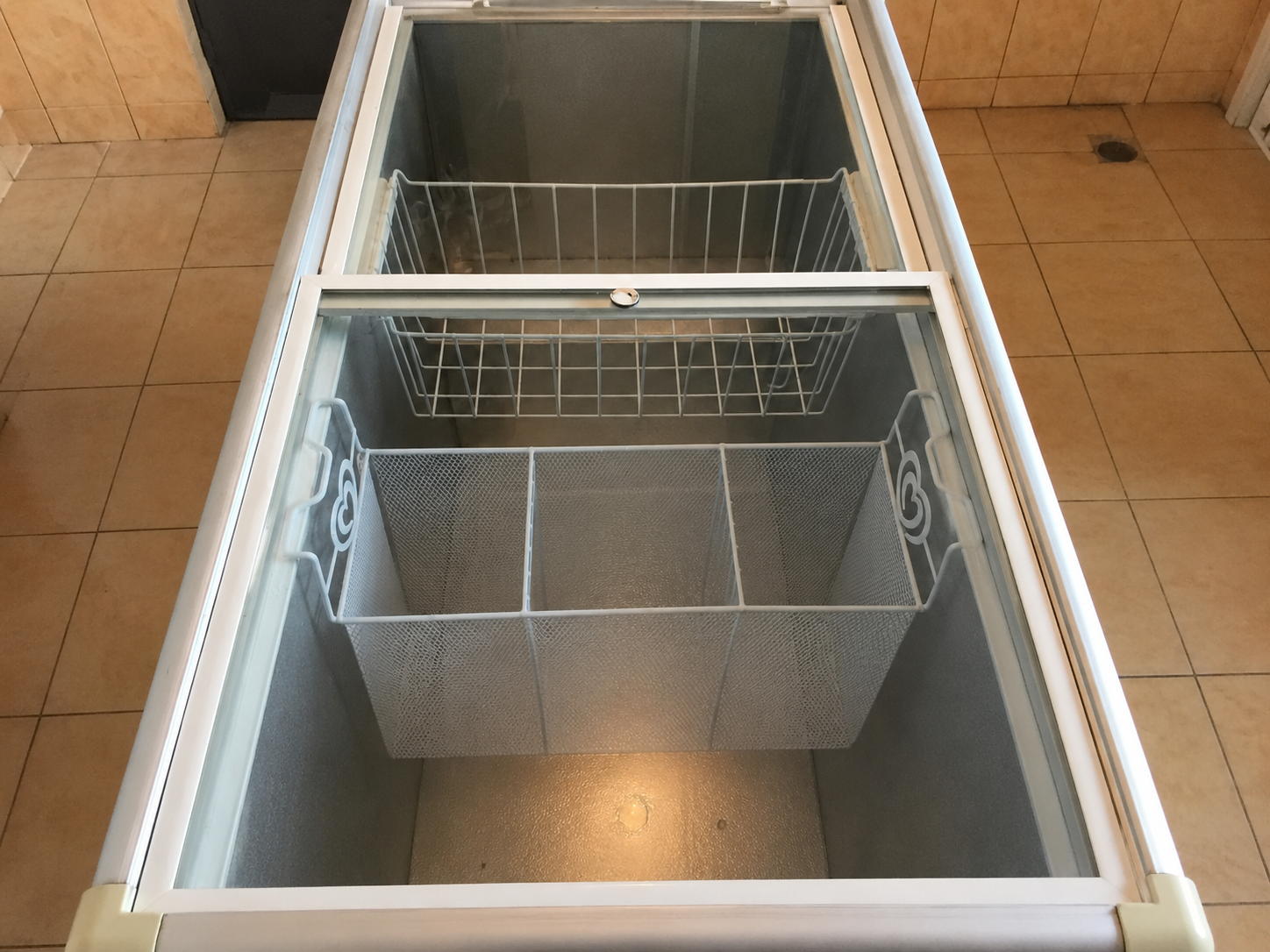 Lada Frigorifica cu Vitrina Glisanta si Cosuri – Magazin Alimentar HoReCa Cluj