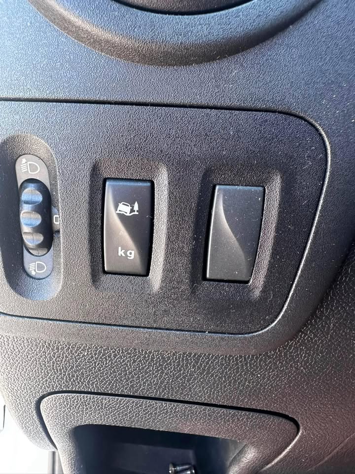 Nissan NV400 2019 Magazin Mobil - Masina Comerciala Amenajata pentru Cofetarie, Inghetata si Evenimente - Imagine 4