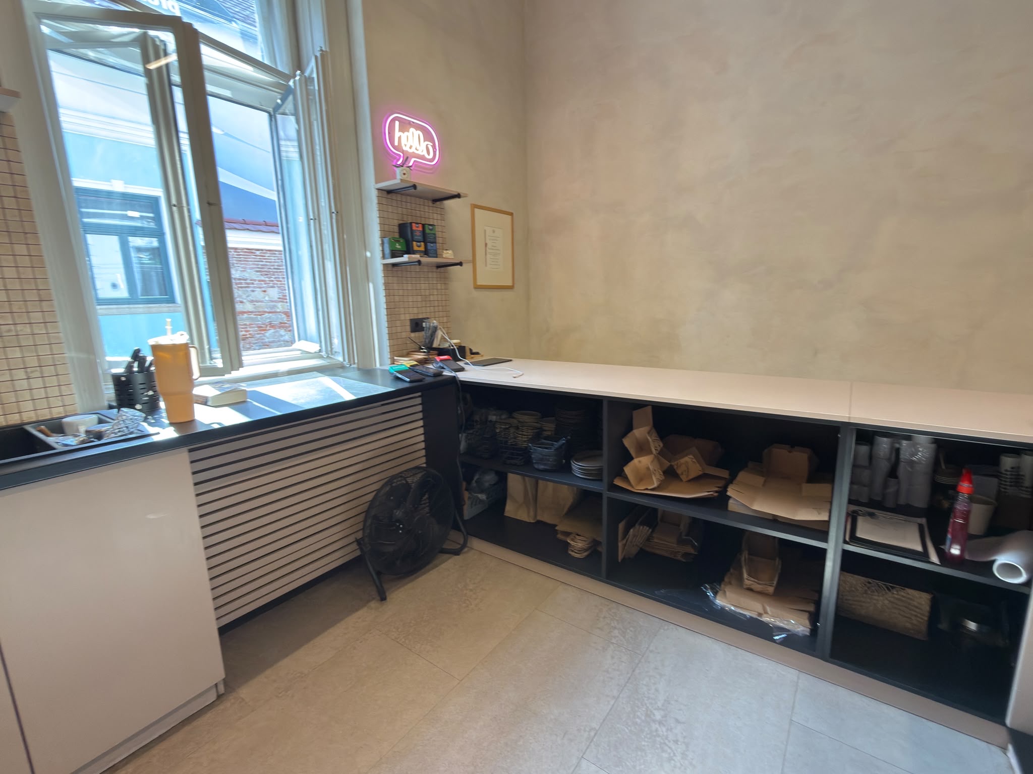 Mobilier cofetarie profesional – vitrine, mese de lucru și dulapuri pentru laborator cofetărie - Imagine 4