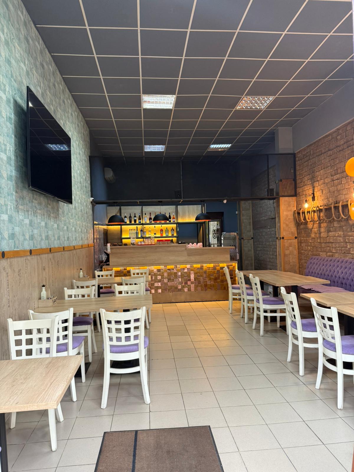 Vand bucatarie profesionala = 30 de utilaje,e inclus in pret si mobilierul din restaurant 14000 EUR - Imagine 2