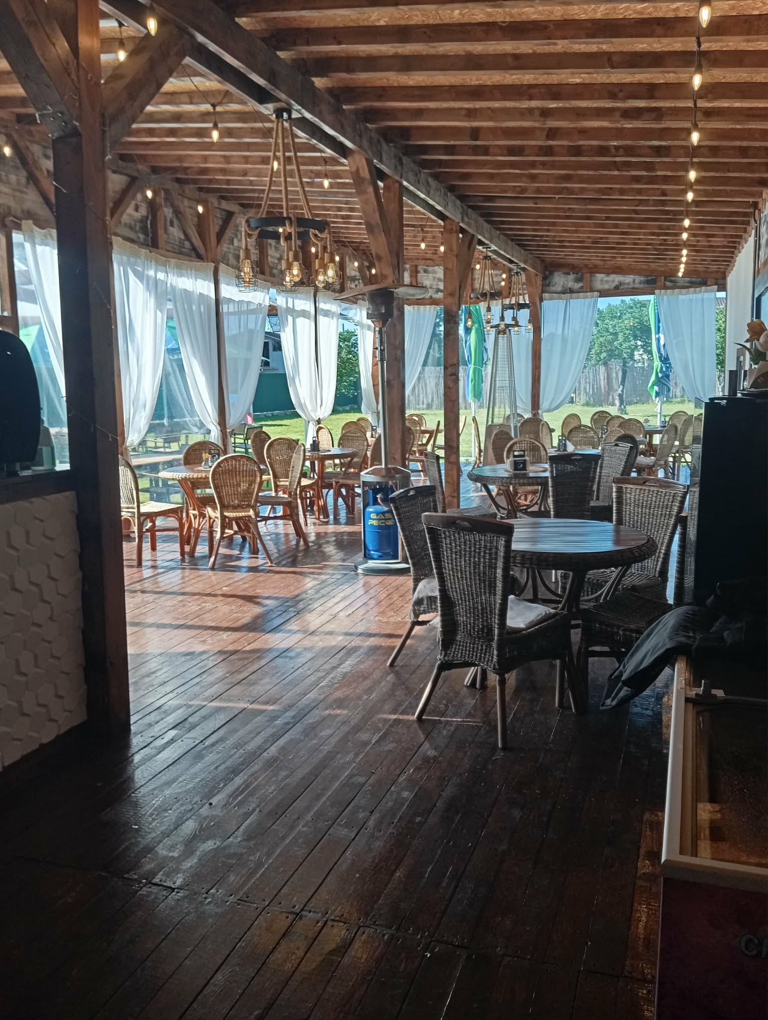 Restaurant cu Proprietate și Teren 2.500 mp de Vânzare în Comana, Giurgiu - Imagine 4