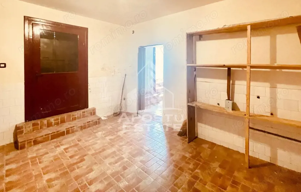 Spatiu pentru Cafenea de Inchiriat Arad Ultracentral – 50 mp, Piata Catedralei - Imagine 2