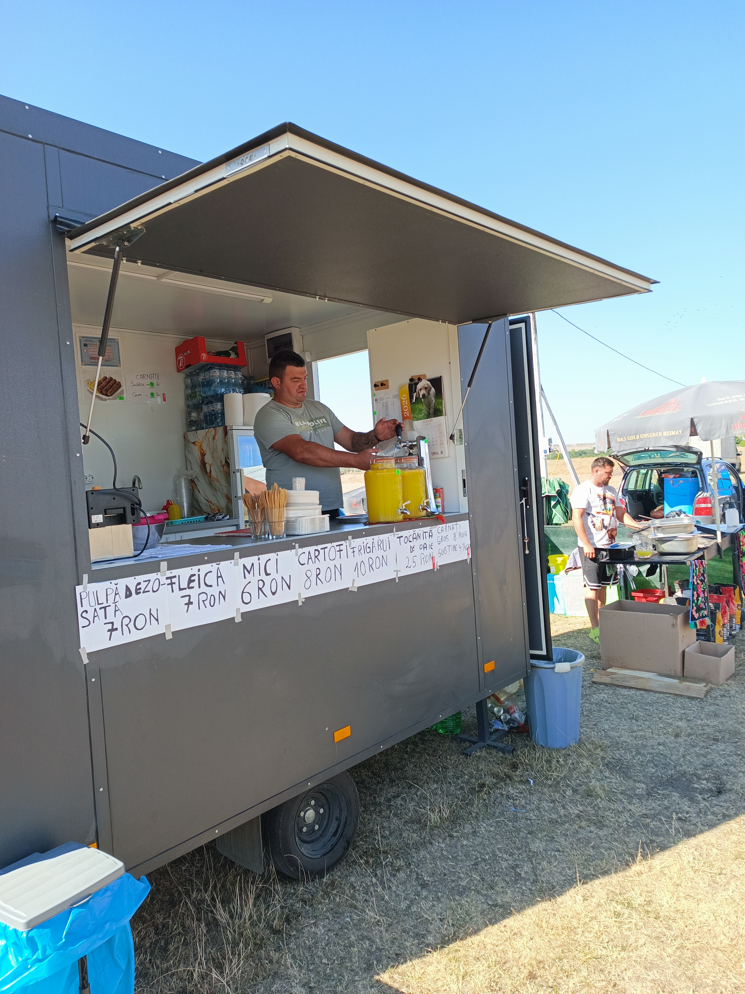 Rulota Food Truck Noua – Utilizata doar 3 luni – Complet Echipata HoReCa - Imagine 2