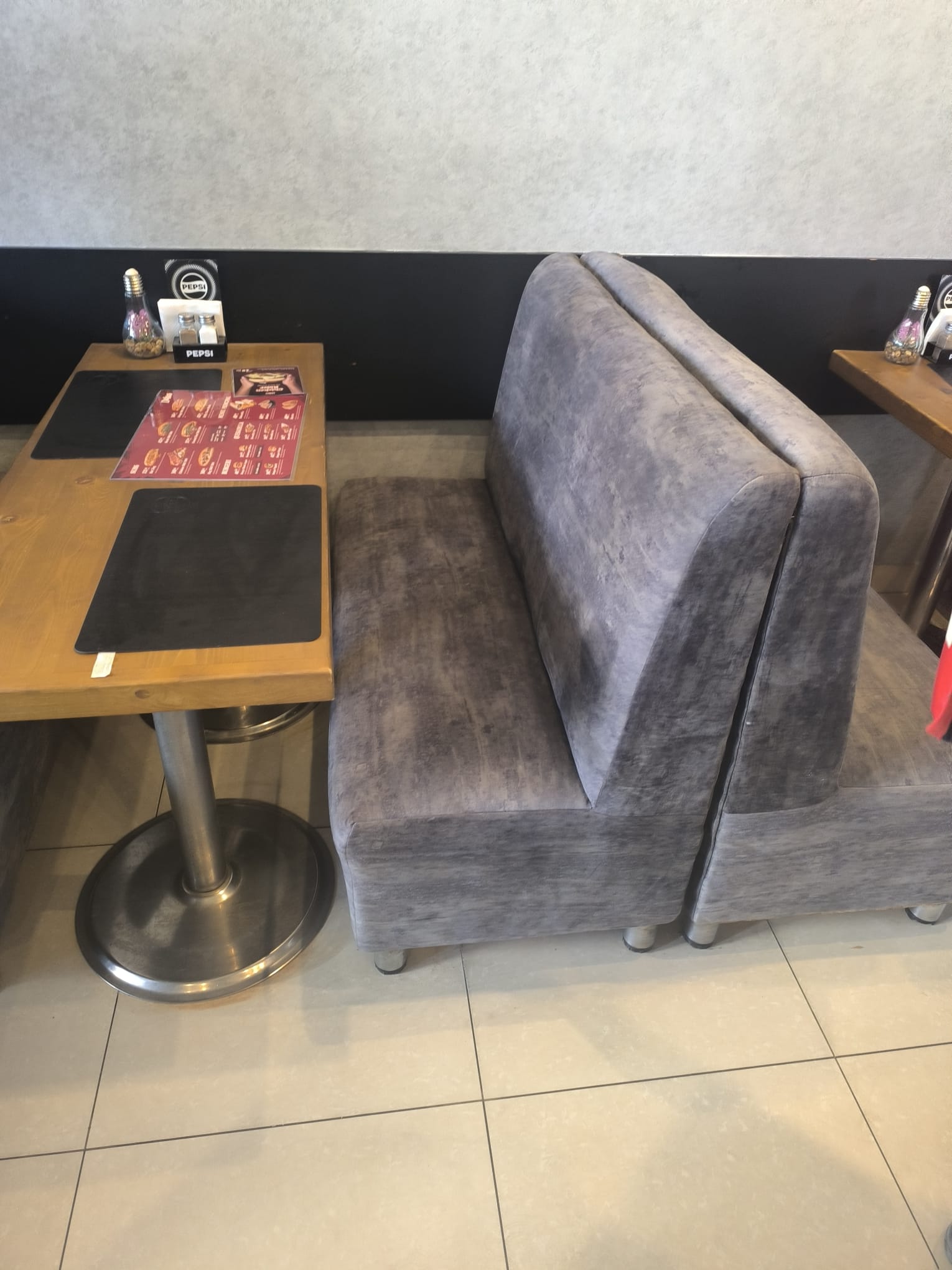 Mobilier HoReCa Profesional – Sală Restaurant și Terasă – Mese & Scaune – Lemn Masiv și Tapițat - Imagine 3