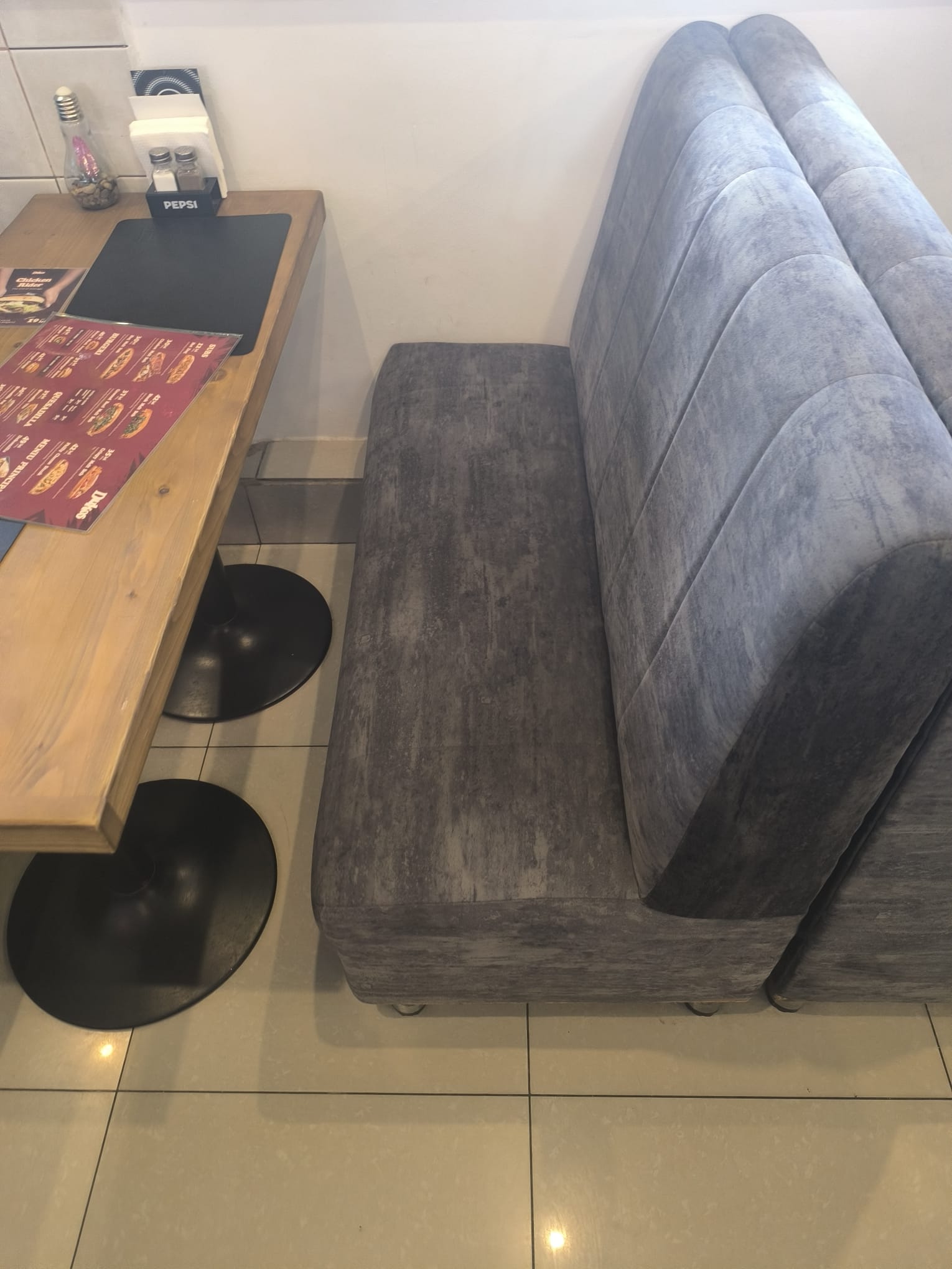 Mobilier HoReCa Profesional – Sală Restaurant și Terasă – Mese & Scaune – Lemn Masiv și Tapițat - Imagine 5