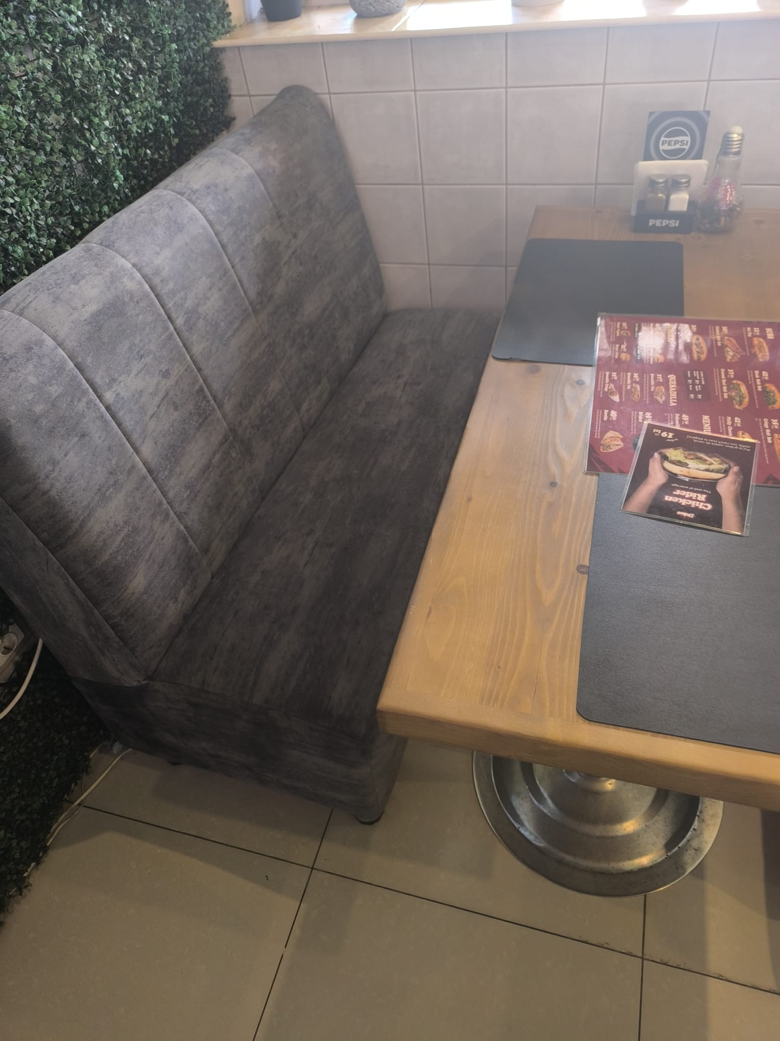 Mobilier HoReCa Profesional – Sală Restaurant și Terasă – Mese & Scaune – Lemn Masiv și Tapițat - Imagine 7