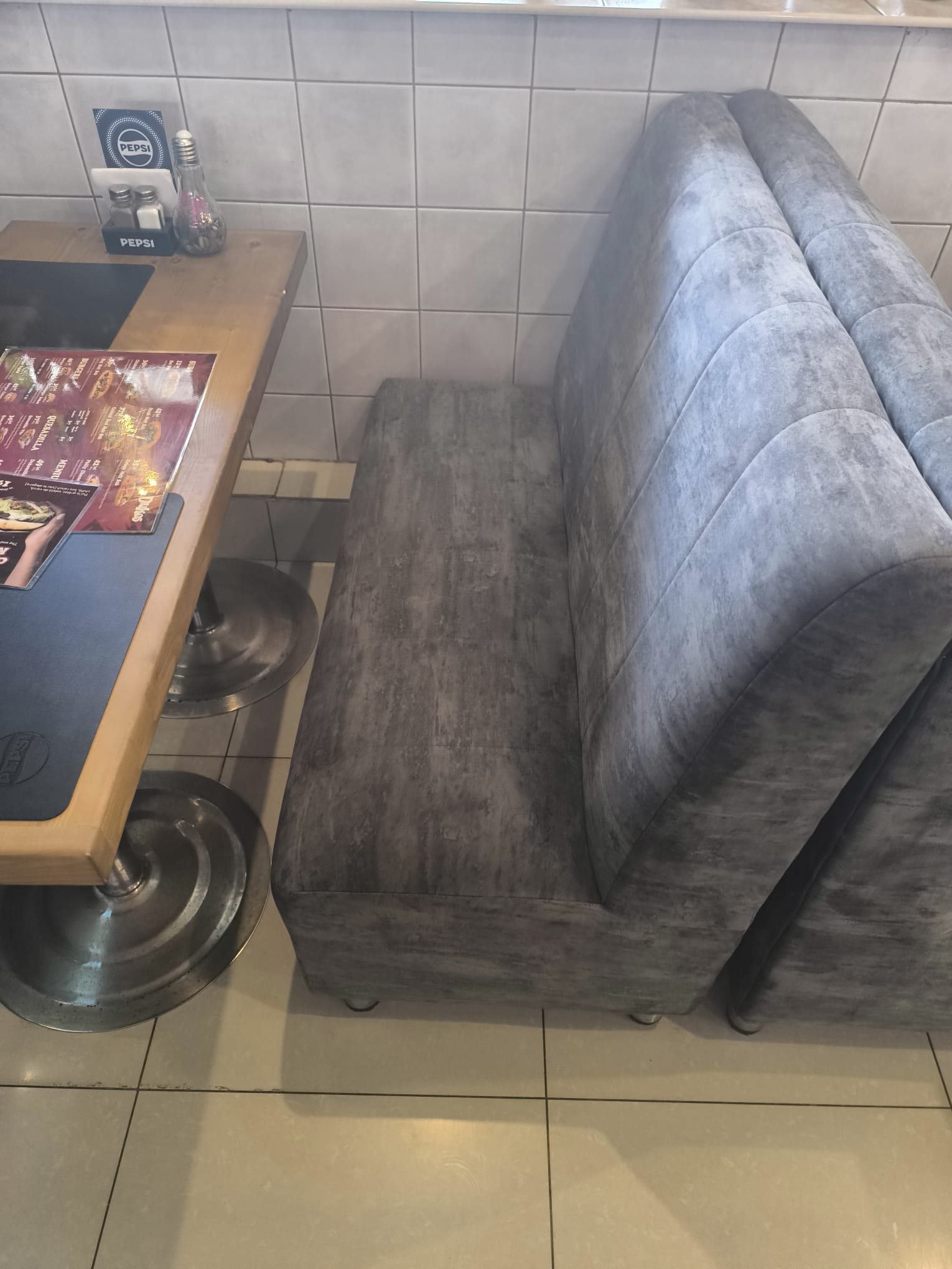 Mobilier HoReCa Profesional – Sală Restaurant și Terasă – Mese & Scaune – Lemn Masiv și Tapițat - Imagine 8
