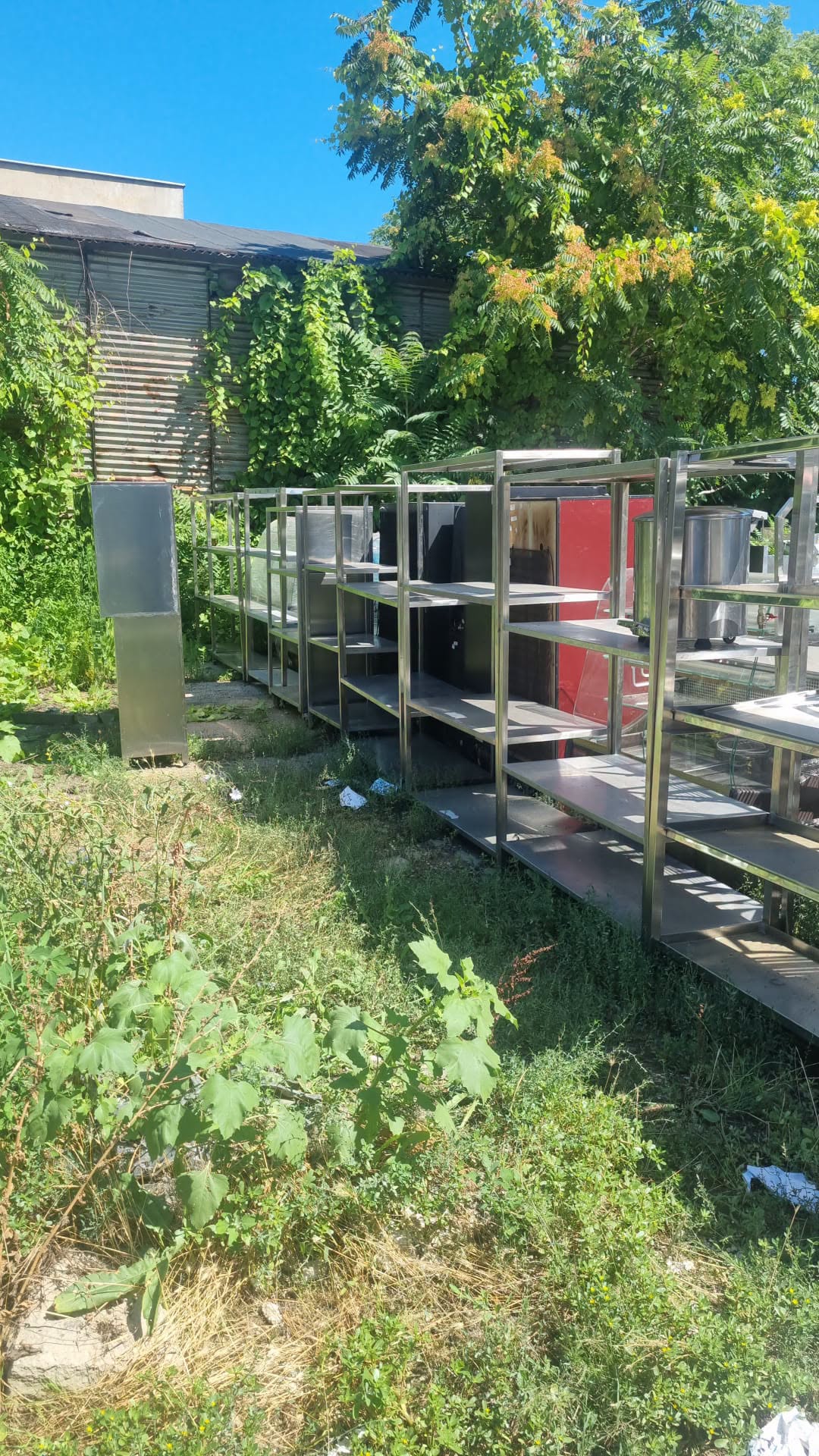 Rafturi inox profesionale cu polite pentru depozitare – mobilier HoReCa