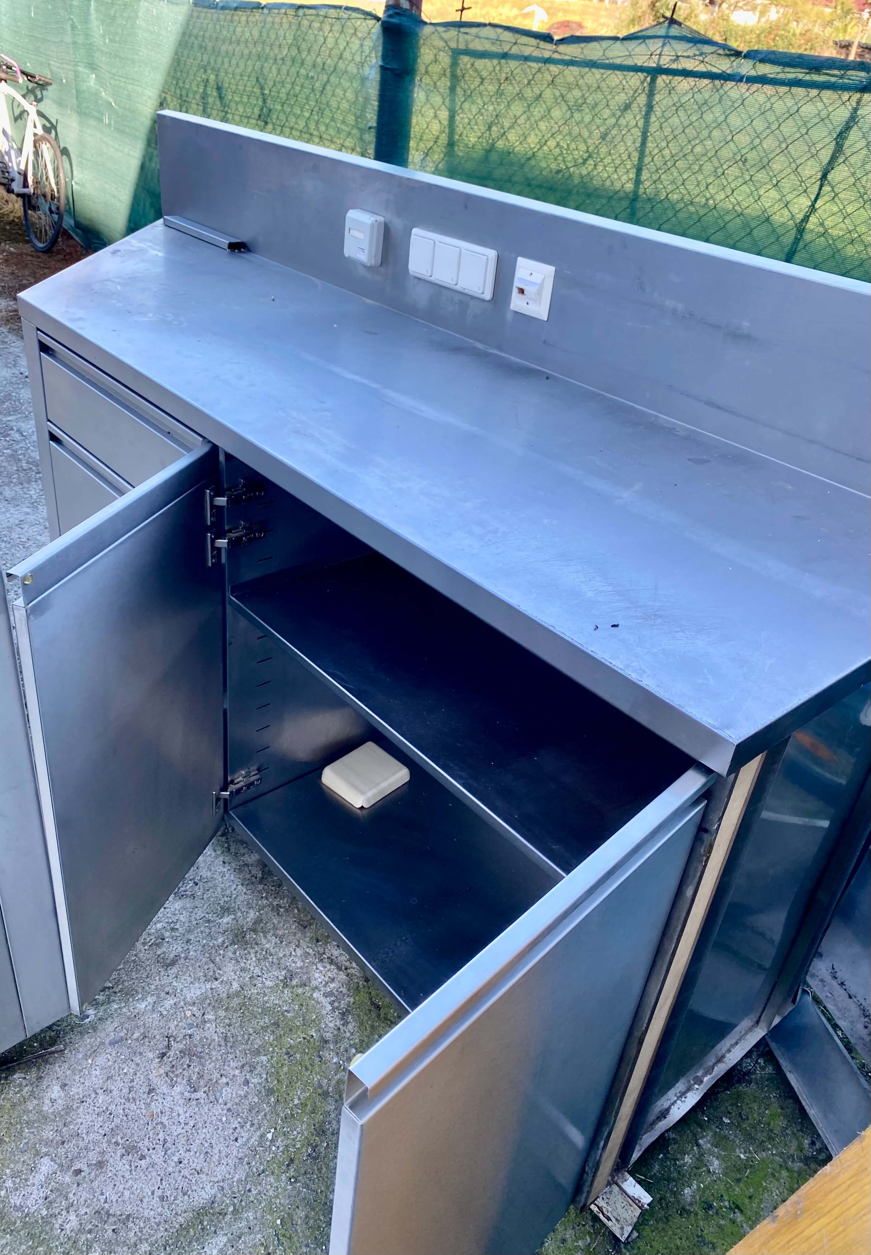 Vand Bancuri de lucru profesionale din inox masiv + panou cu prize – echipamente HoReCa pentru bucatarie profesionala - Imagine 6