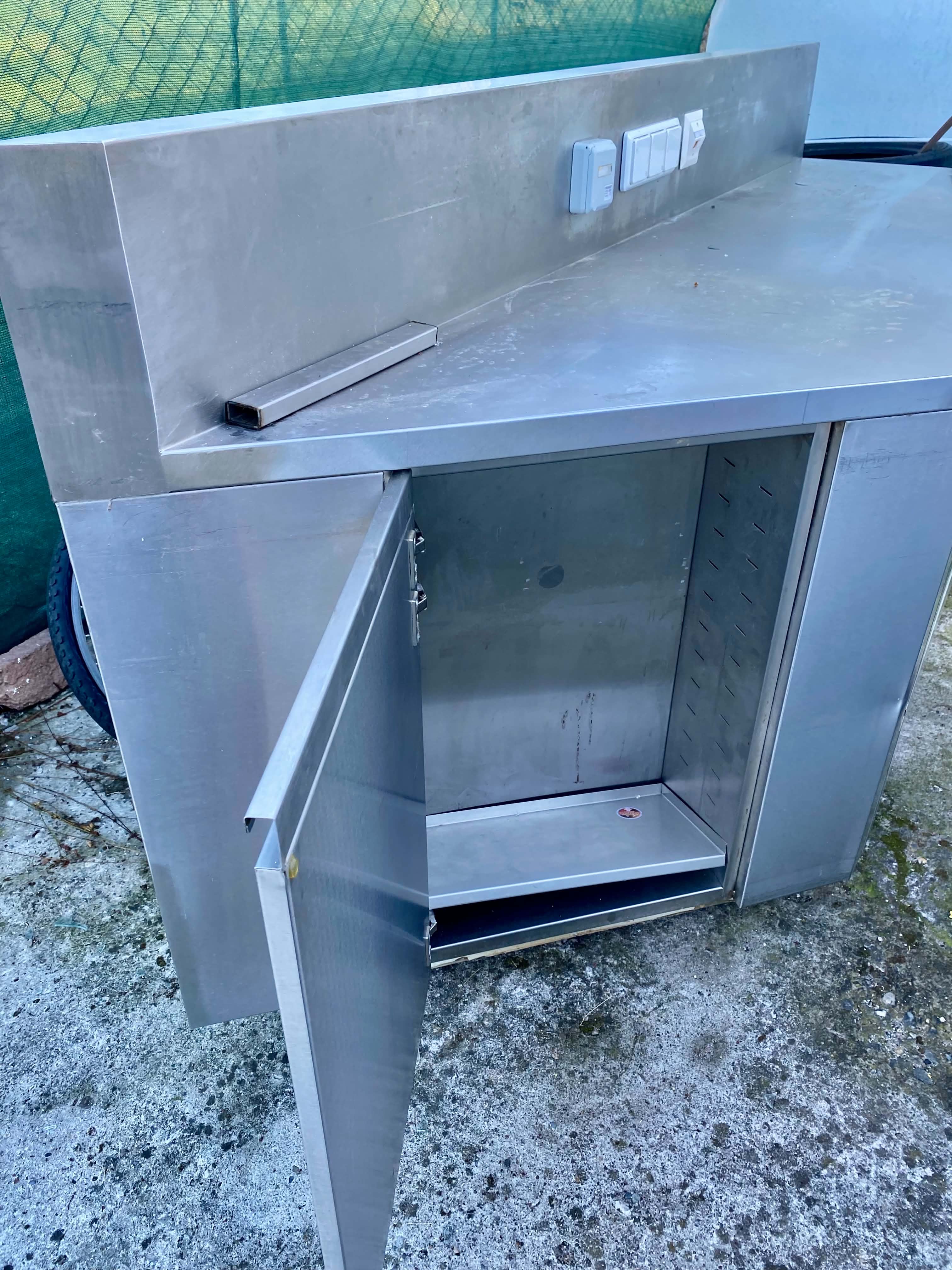 Vand Bancuri de lucru profesionale din inox masiv + panou cu prize – echipamente HoReCa pentru bucatarie profesionala - Imagine 8