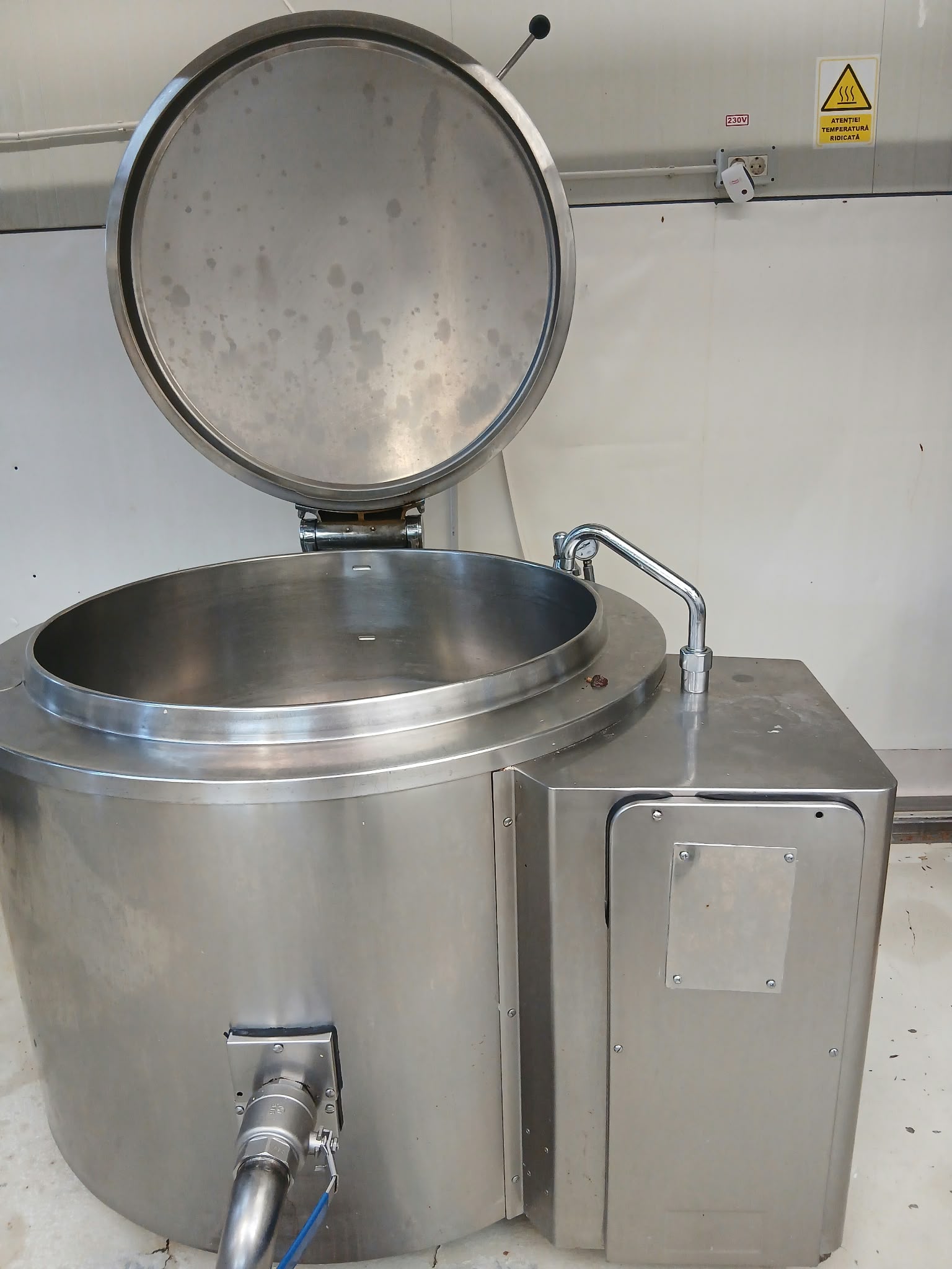 Linie Cantina Profesionala Completa – 2 Marmite 500L si 300L + 2 Tigai Basculante + Cazan Abur ICI Caldaie – Echipamente HoReCa Industriale