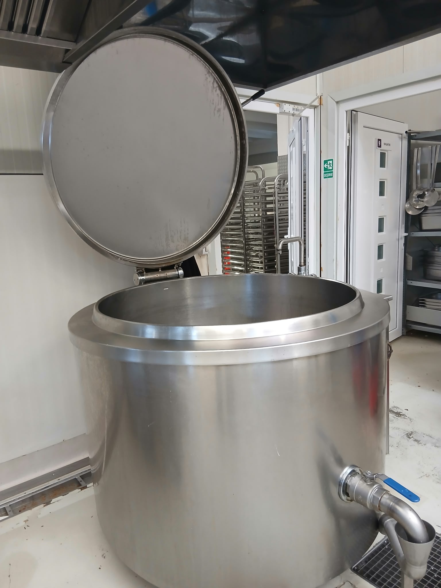 Linie Cantina Profesionala Completa – 2 Marmite 500L si 300L + 2 Tigai Basculante + Cazan Abur ICI Caldaie – Echipamente HoReCa Industriale - Imagine 2