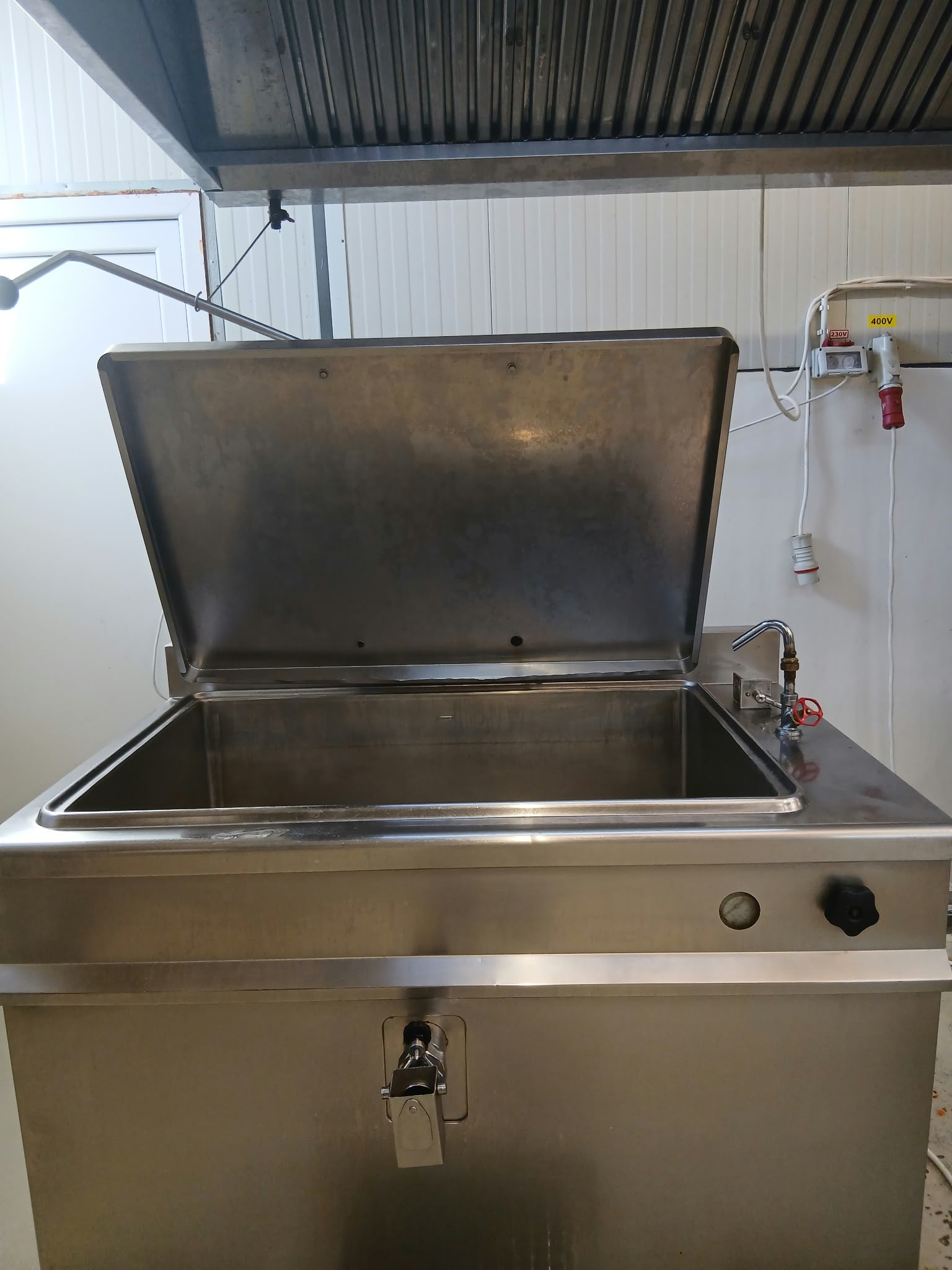 Linie Cantina Profesionala Completa – 2 Marmite 500L si 300L + 2 Tigai Basculante + Cazan Abur ICI Caldaie – Echipamente HoReCa Industriale - Imagine 4